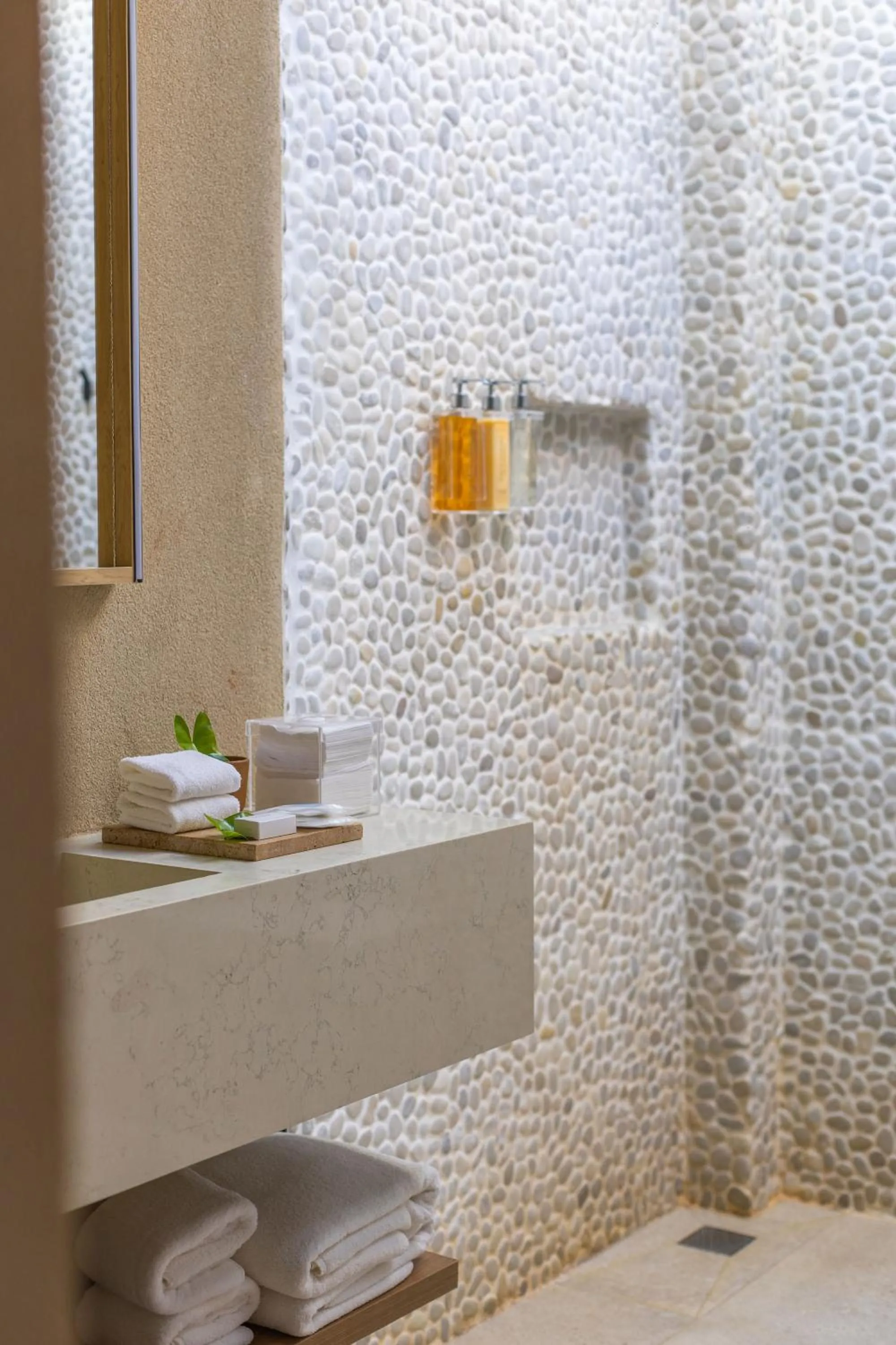 Shower in Hamares Boutique Hotel