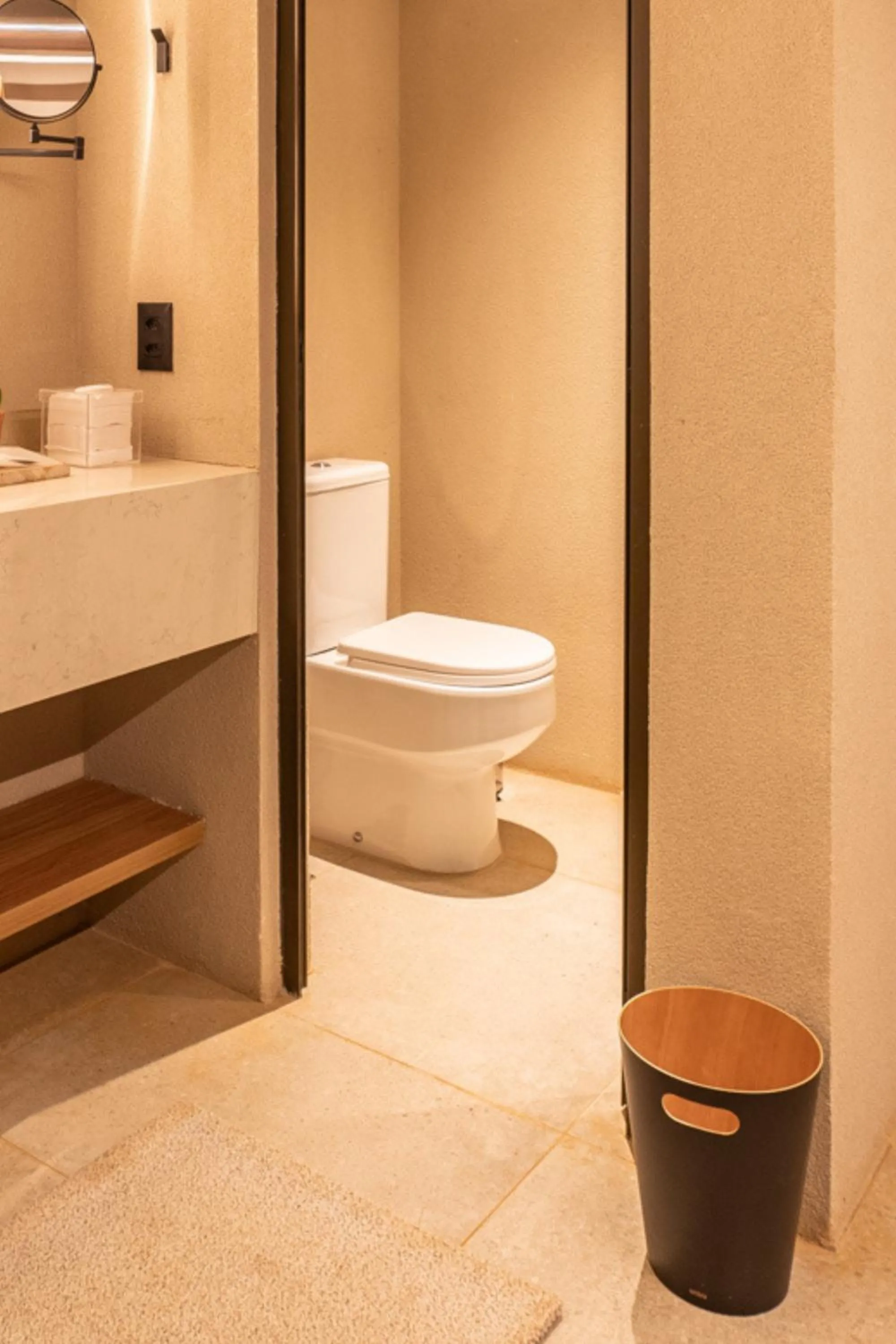 Toilet in Hamares Boutique Hotel