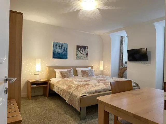Photo of the whole room, Bed in Zum Simonbräu