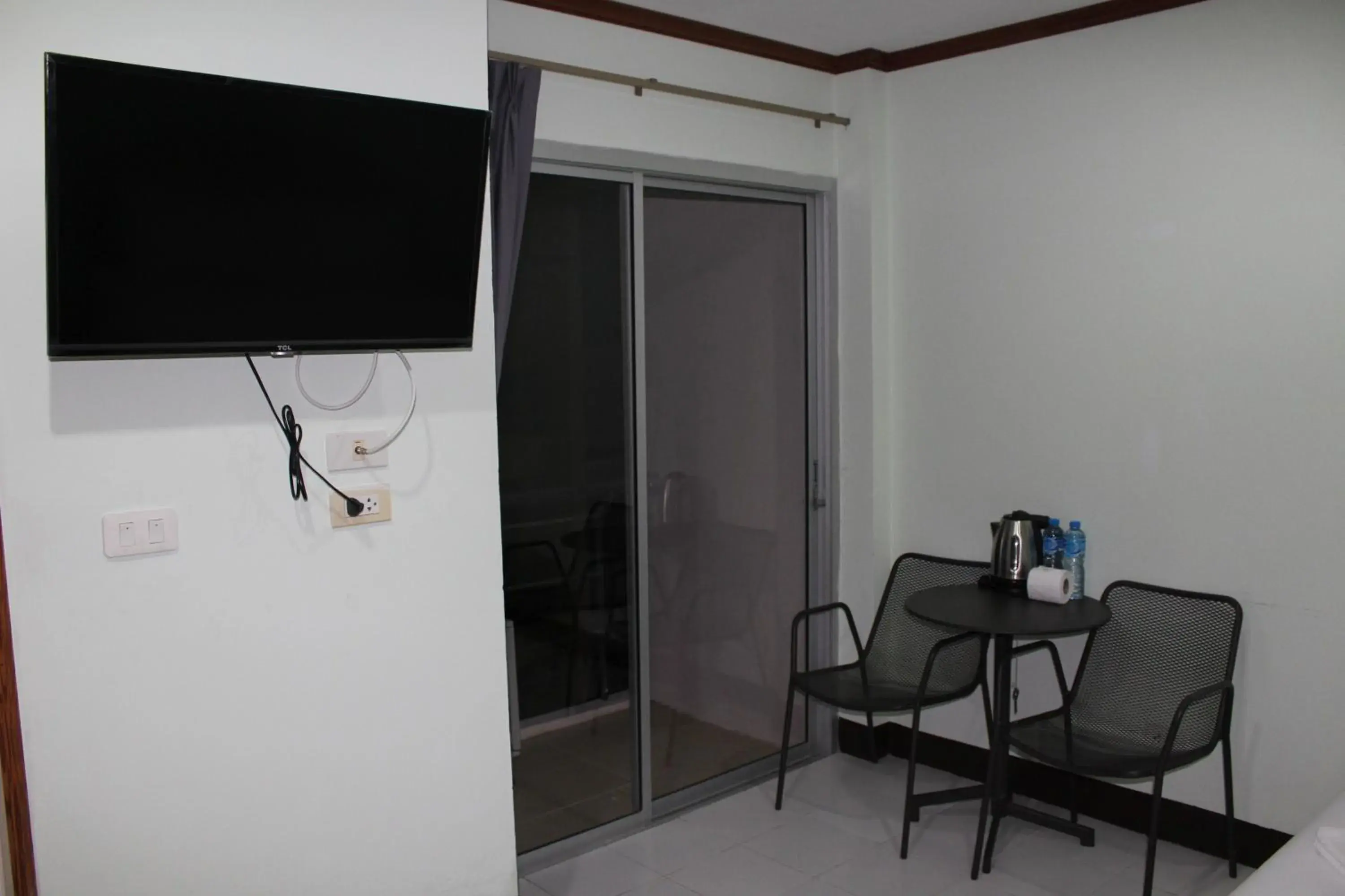 Deluxe Double Room with Balcony - single occupancy in Omaya GuestHouse Deluxe Double Room with Balcony - single occupancy in Omaya GuestHouse