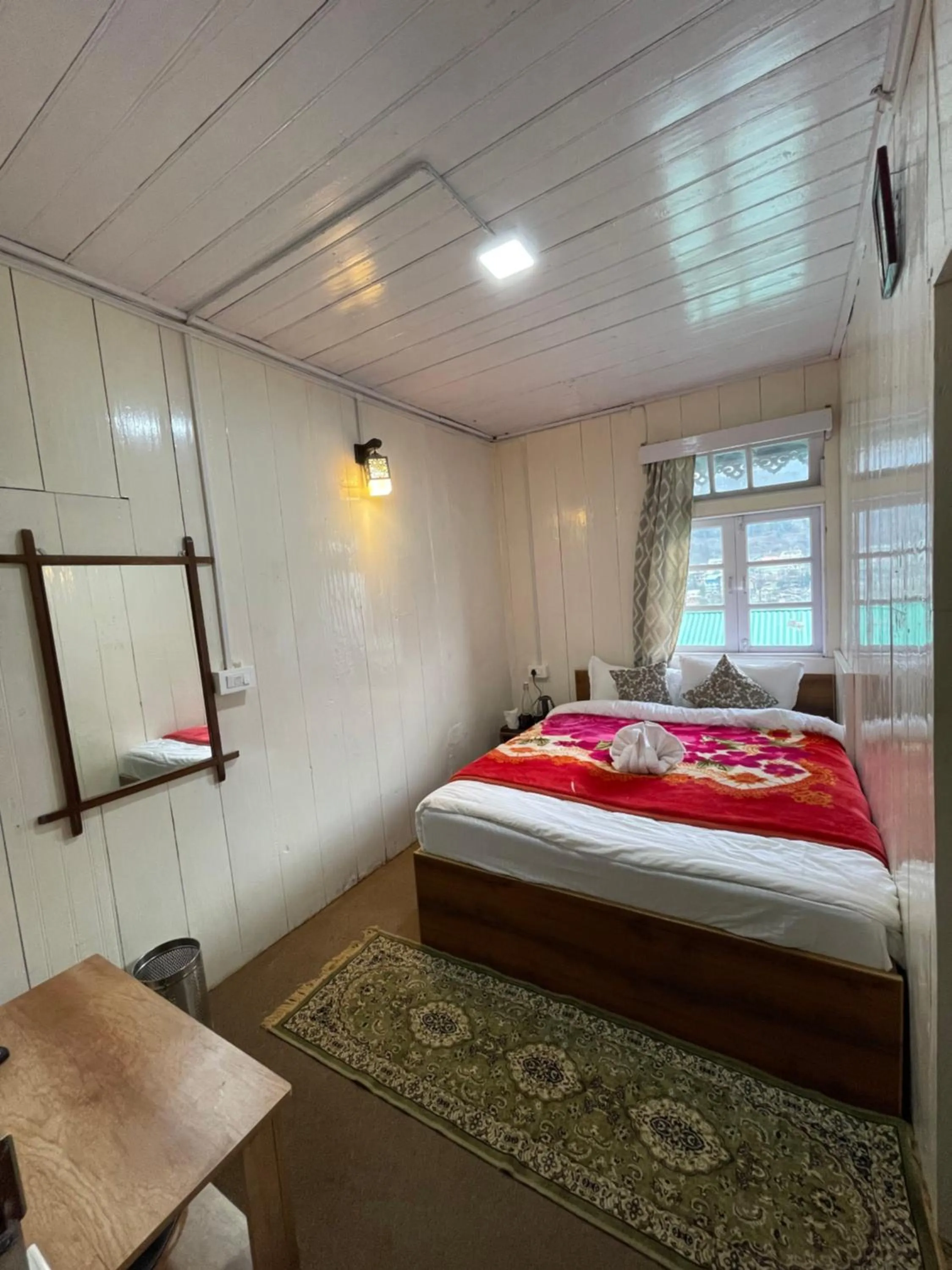 Bed in Apple Valley Cottages Lachung