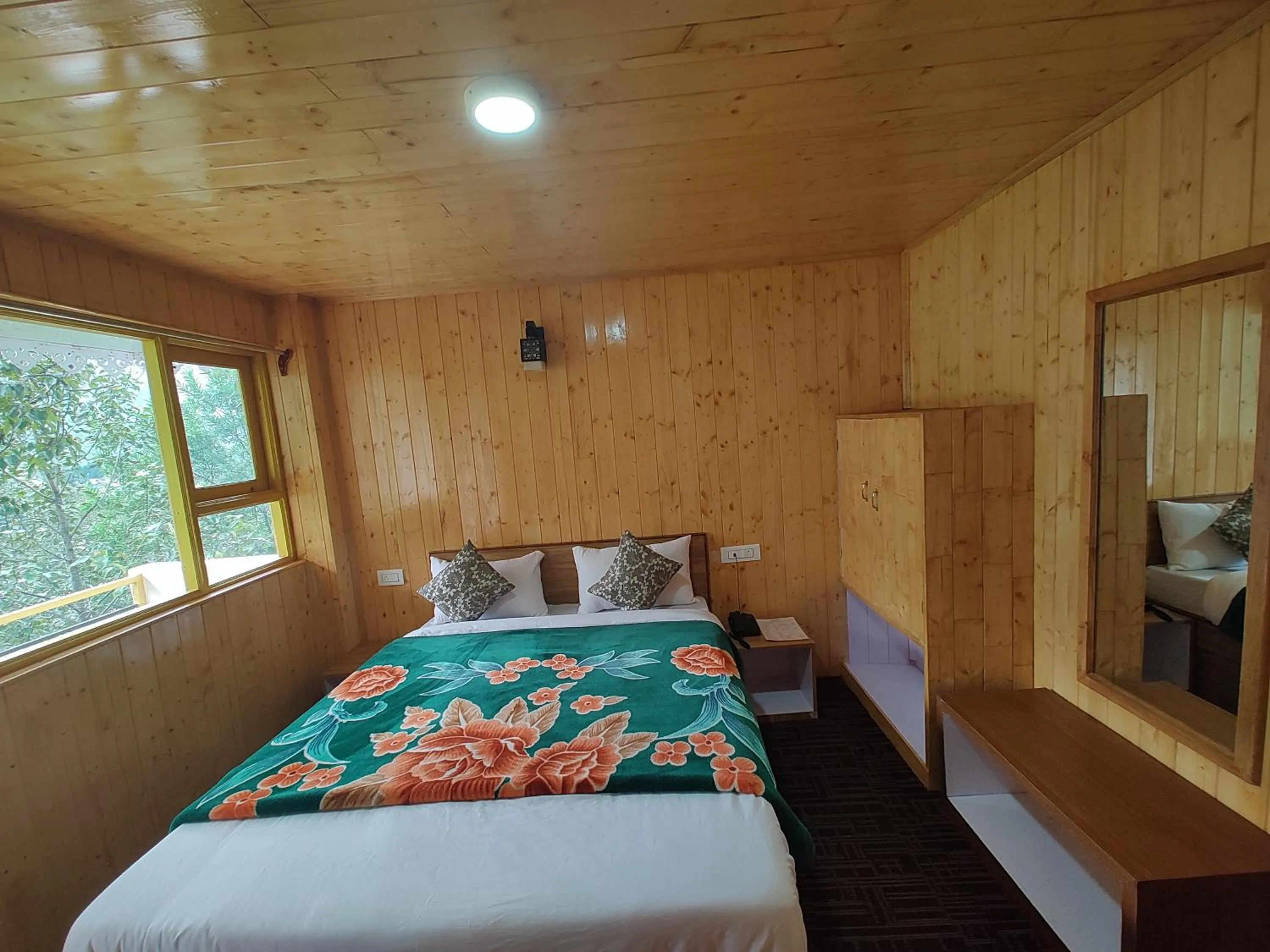 Bed in Apple Valley Cottages Lachung