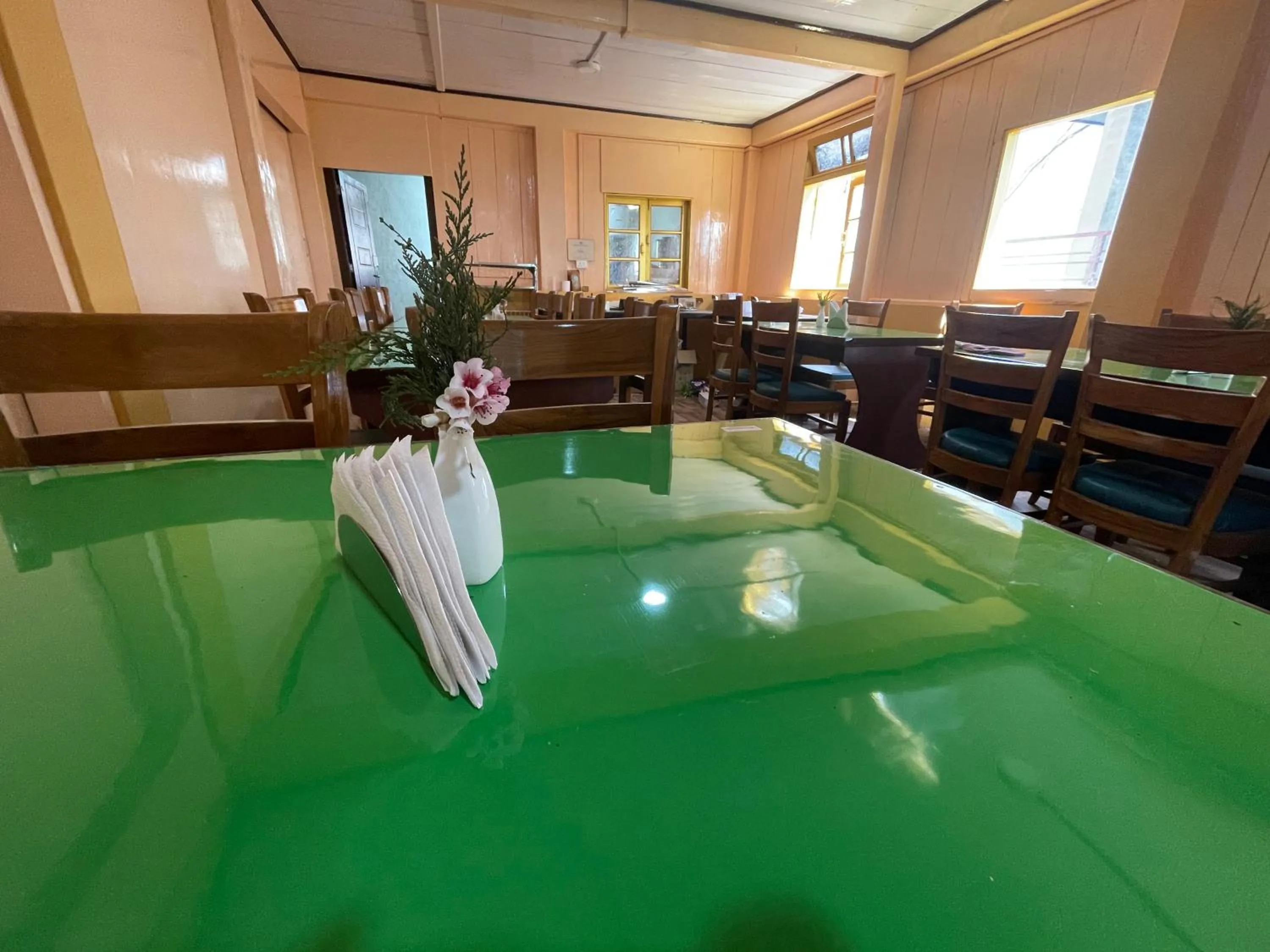 Restaurant/places to eat in Apple Valley Cottages Lachung