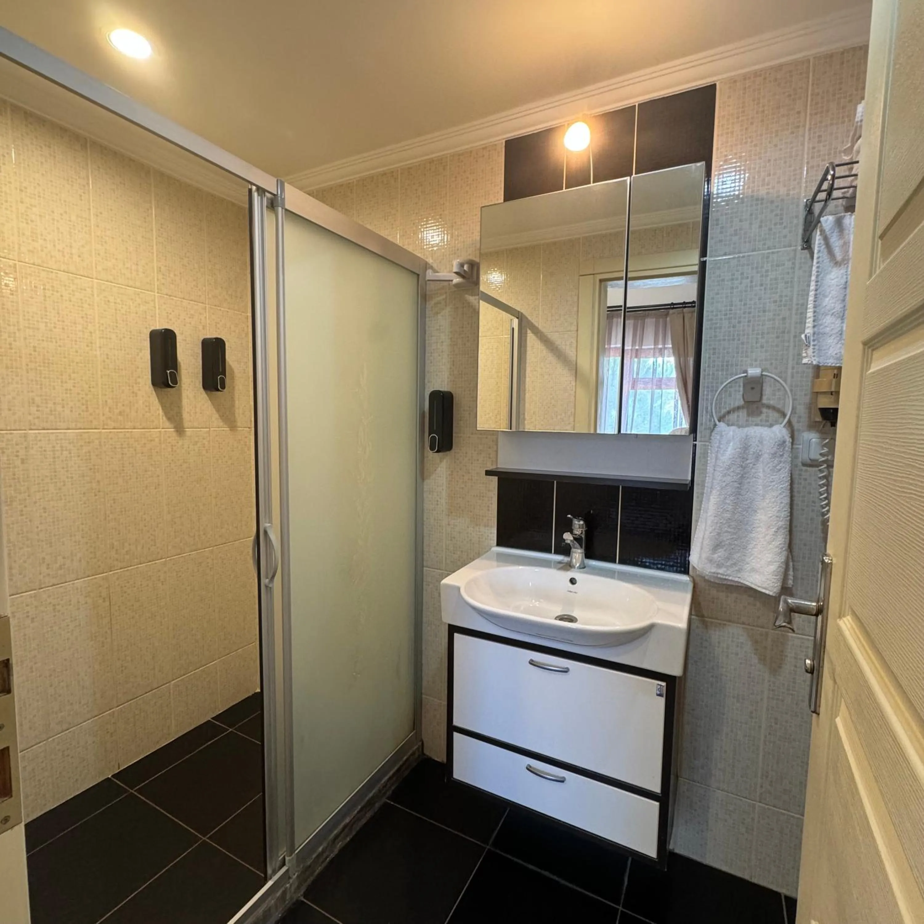 Shower in Sözer Otel