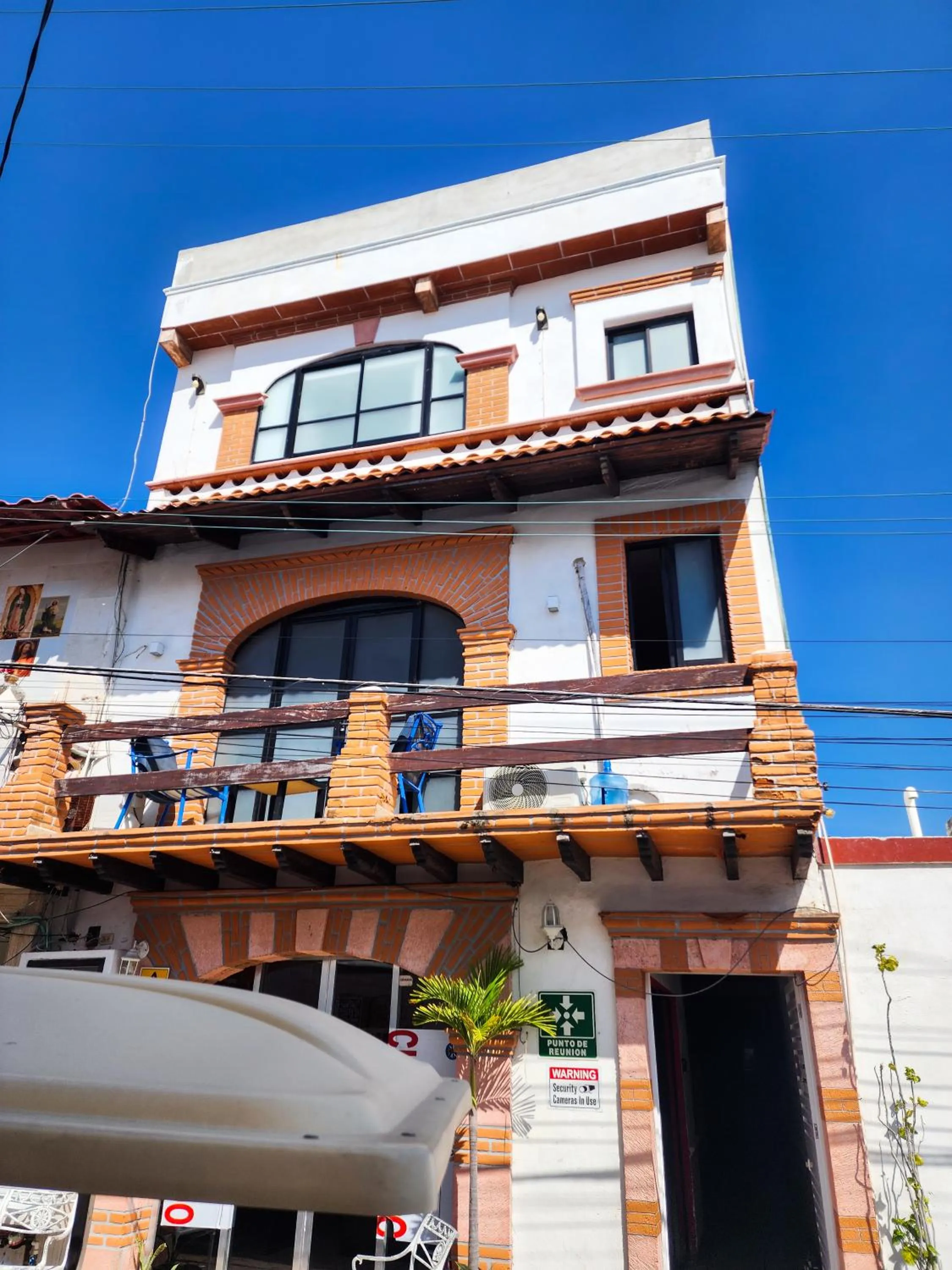 Property building in Fitz-Mar