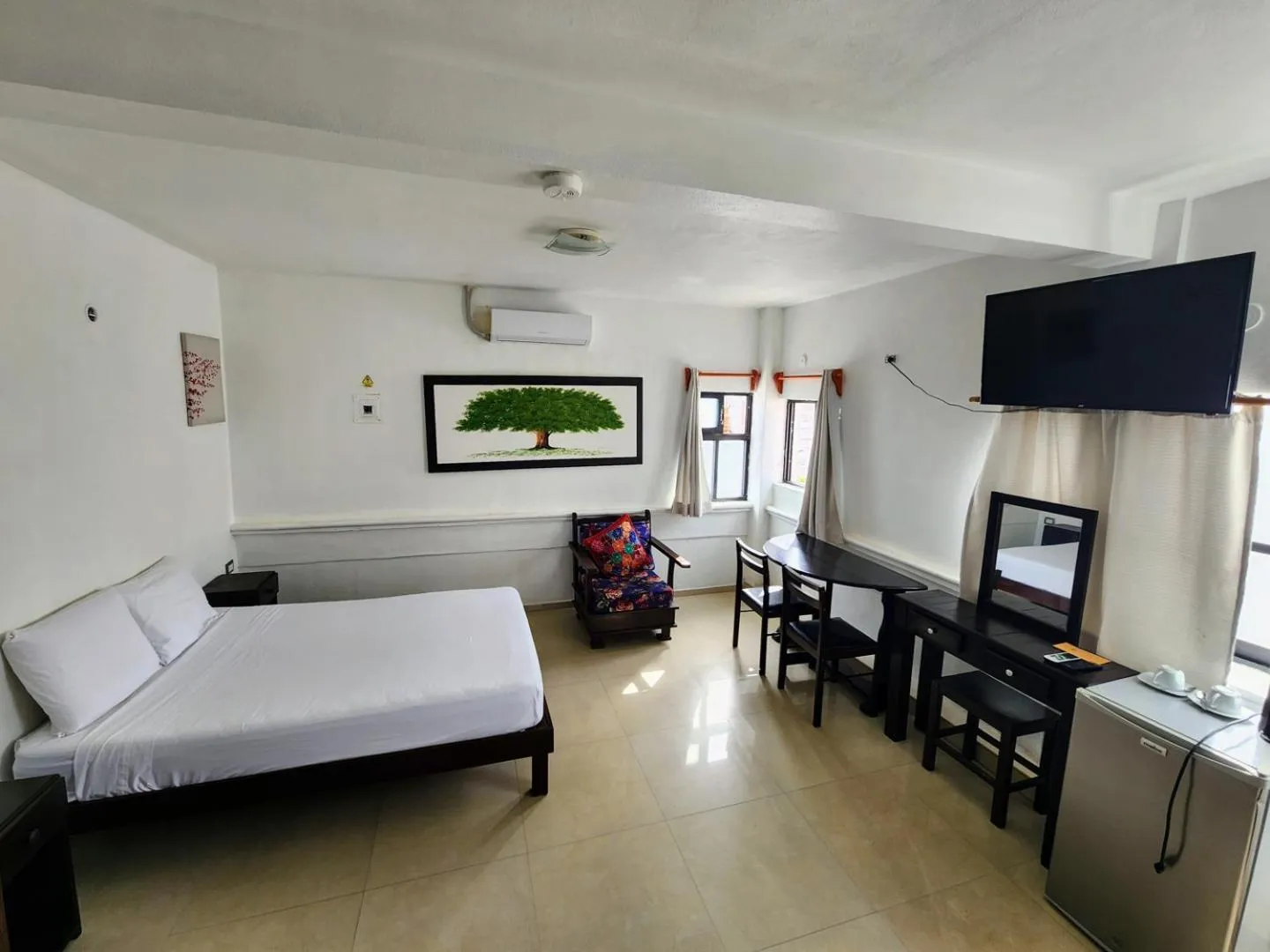 Photo of the whole room, Bed in Fitz-Mar