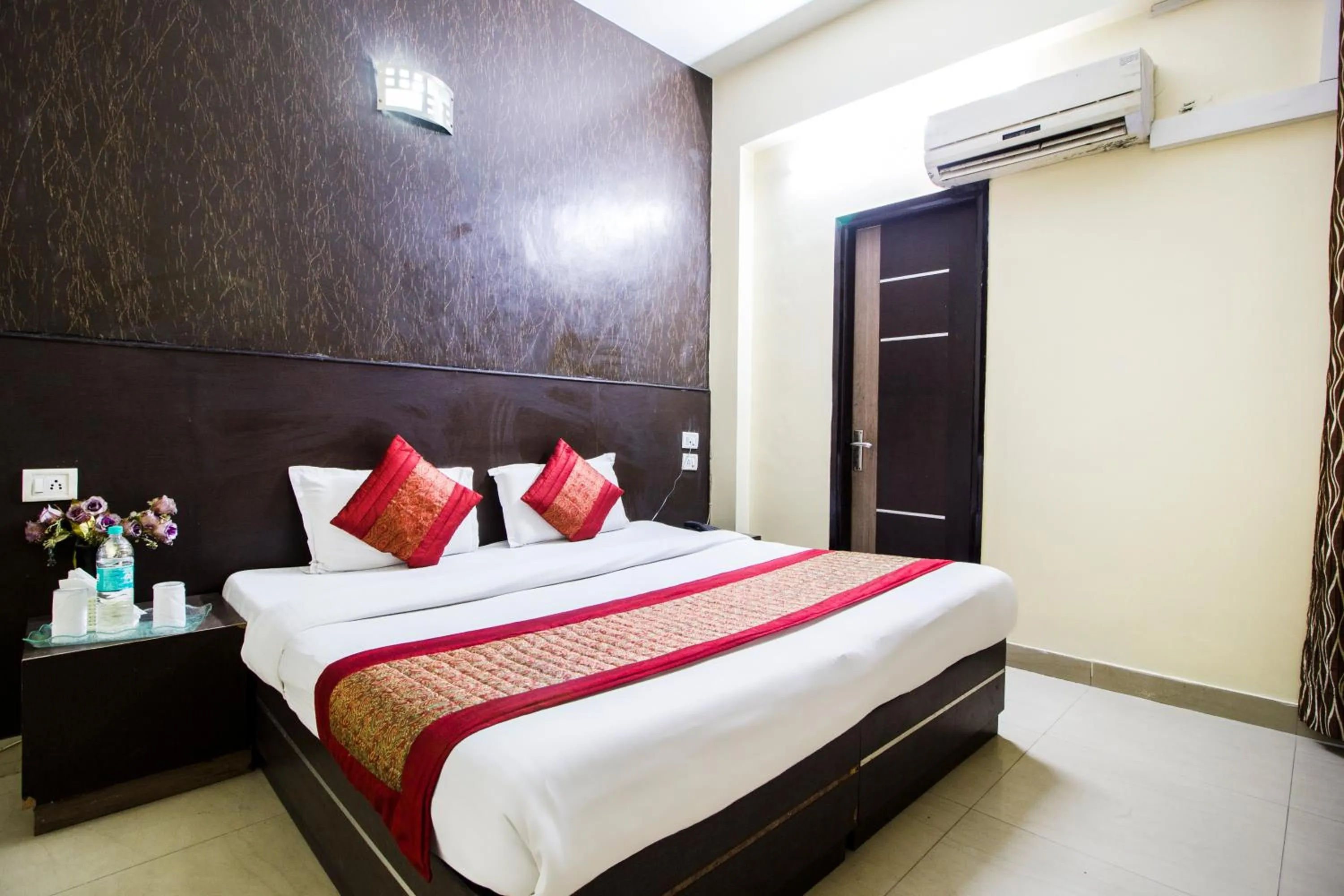 Bedroom, Bed in Sunshine Residency Castle Pvt Ltd