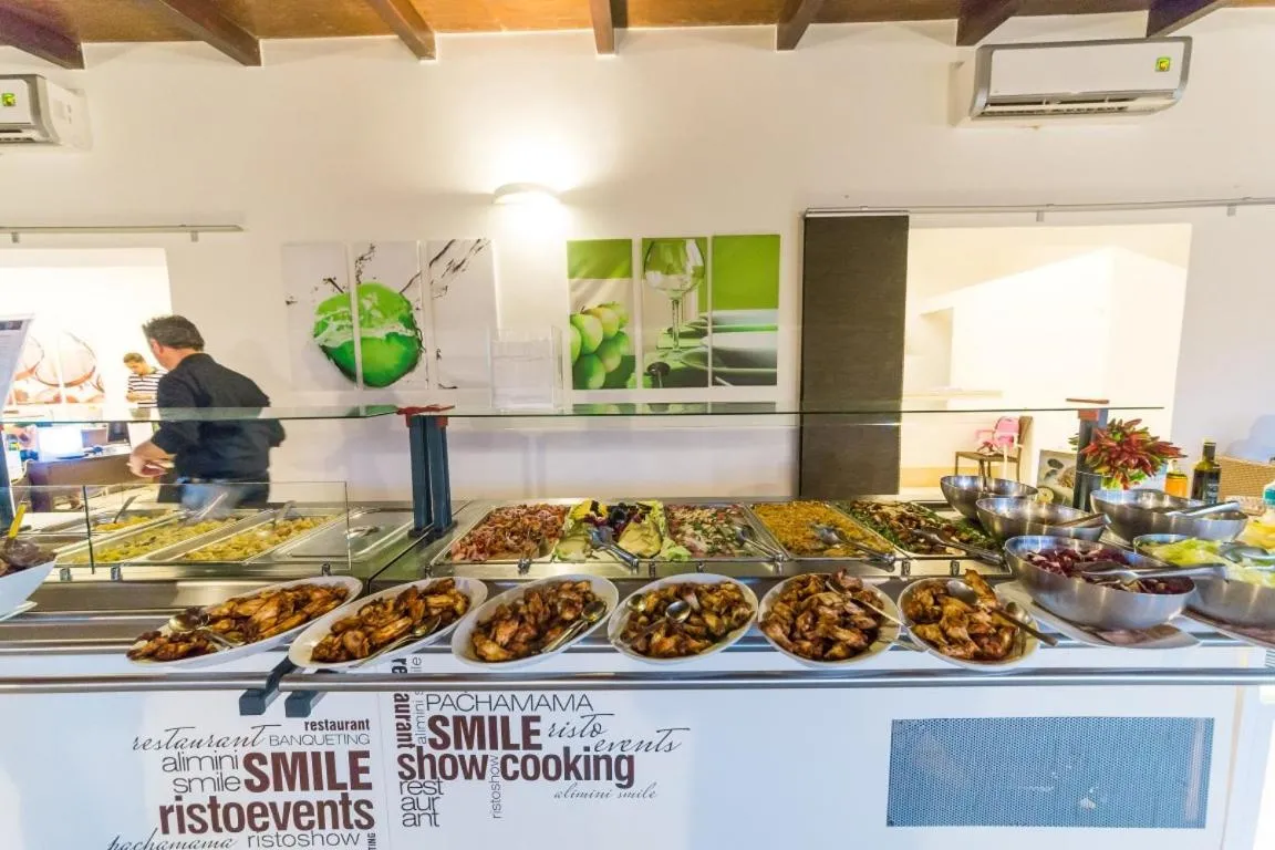 Restaurant/places to eat in Nicolaus Club Alimini Smile