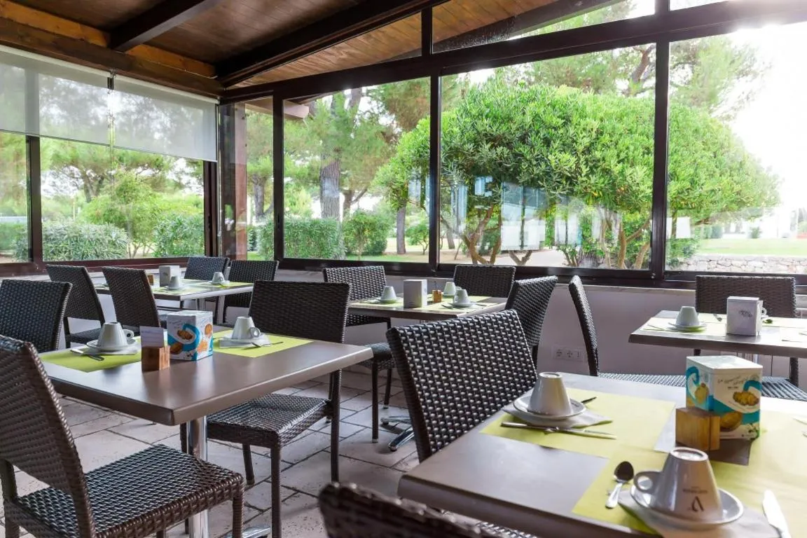 Restaurant/places to eat in Nicolaus Club Alimini Smile