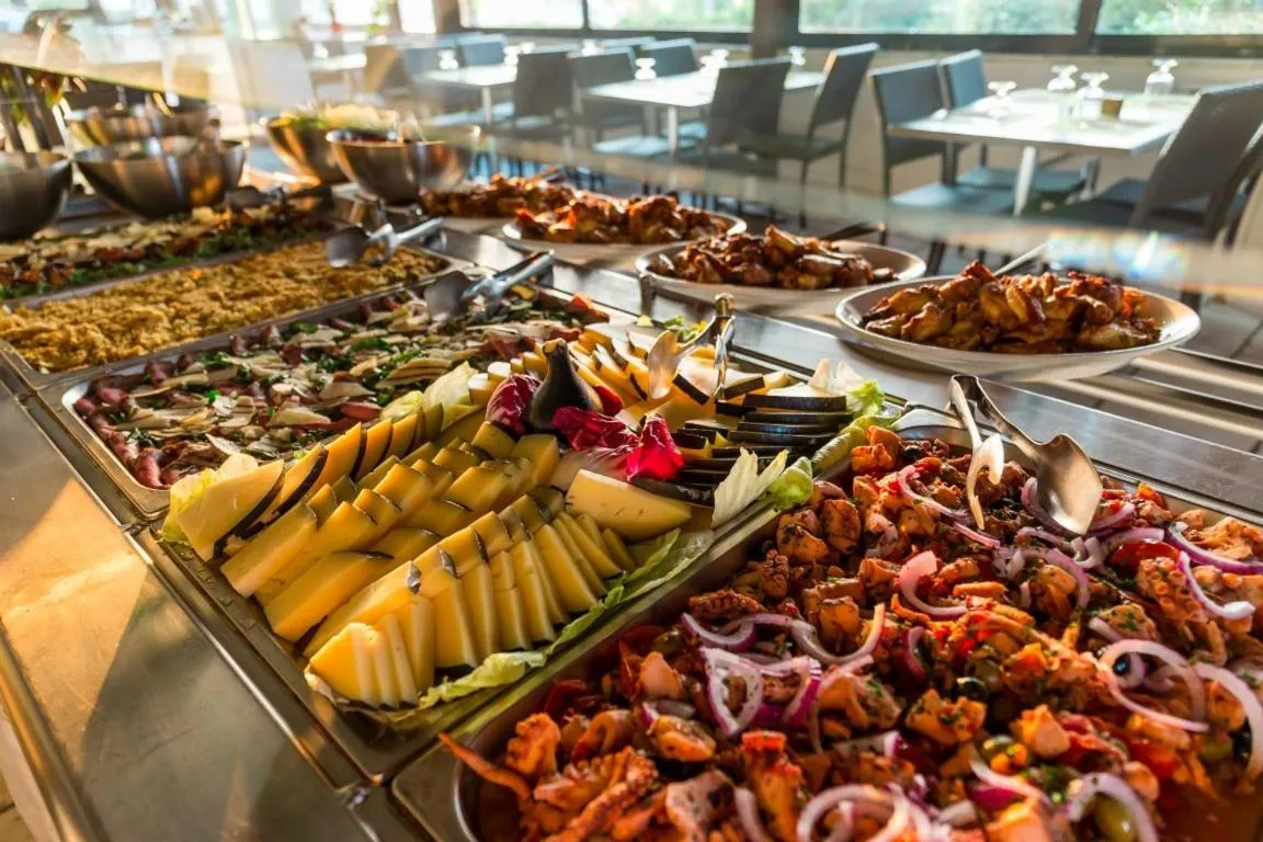 Restaurant/places to eat in Nicolaus Club Alimini Smile