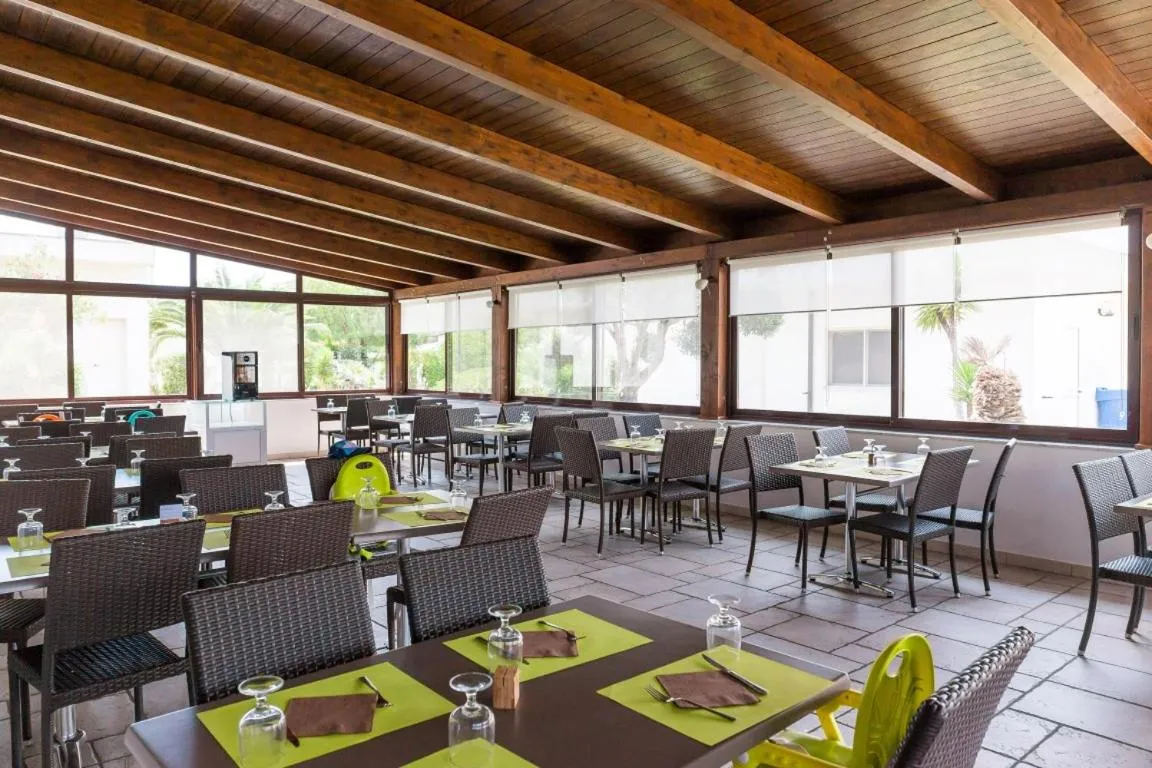 Restaurant/places to eat in Nicolaus Club Alimini Smile