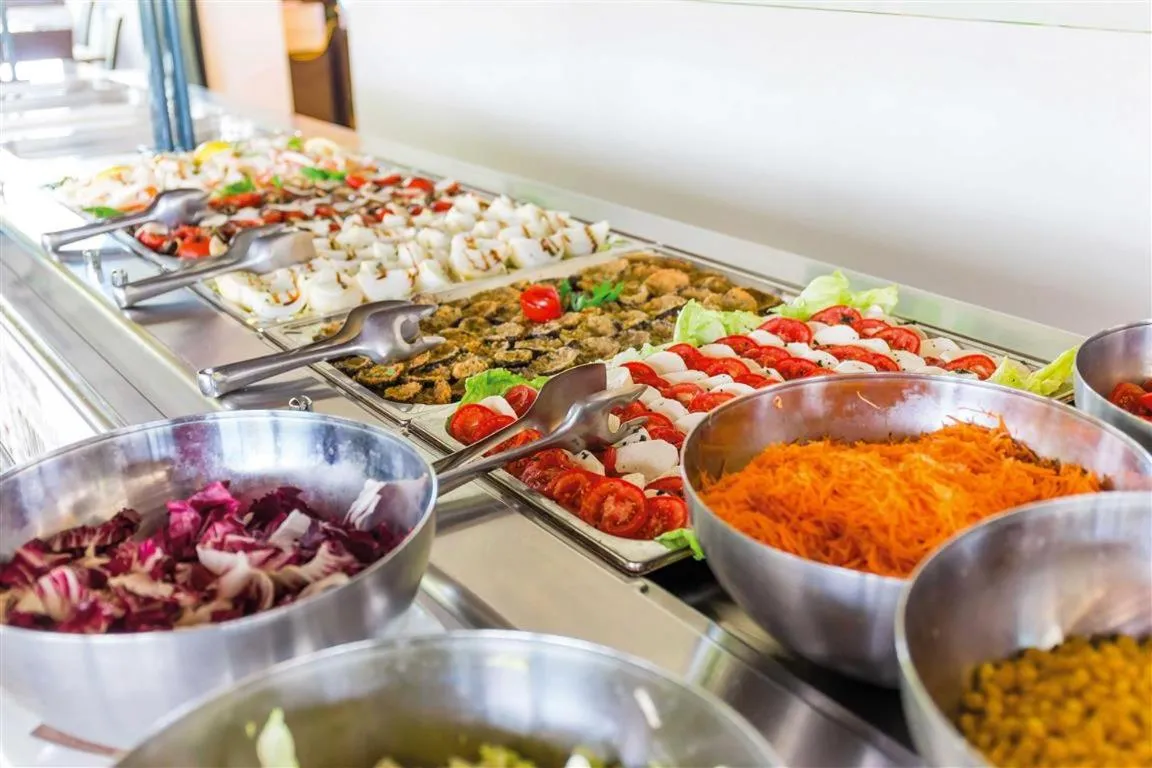 Restaurant/places to eat in Nicolaus Club Alimini Smile