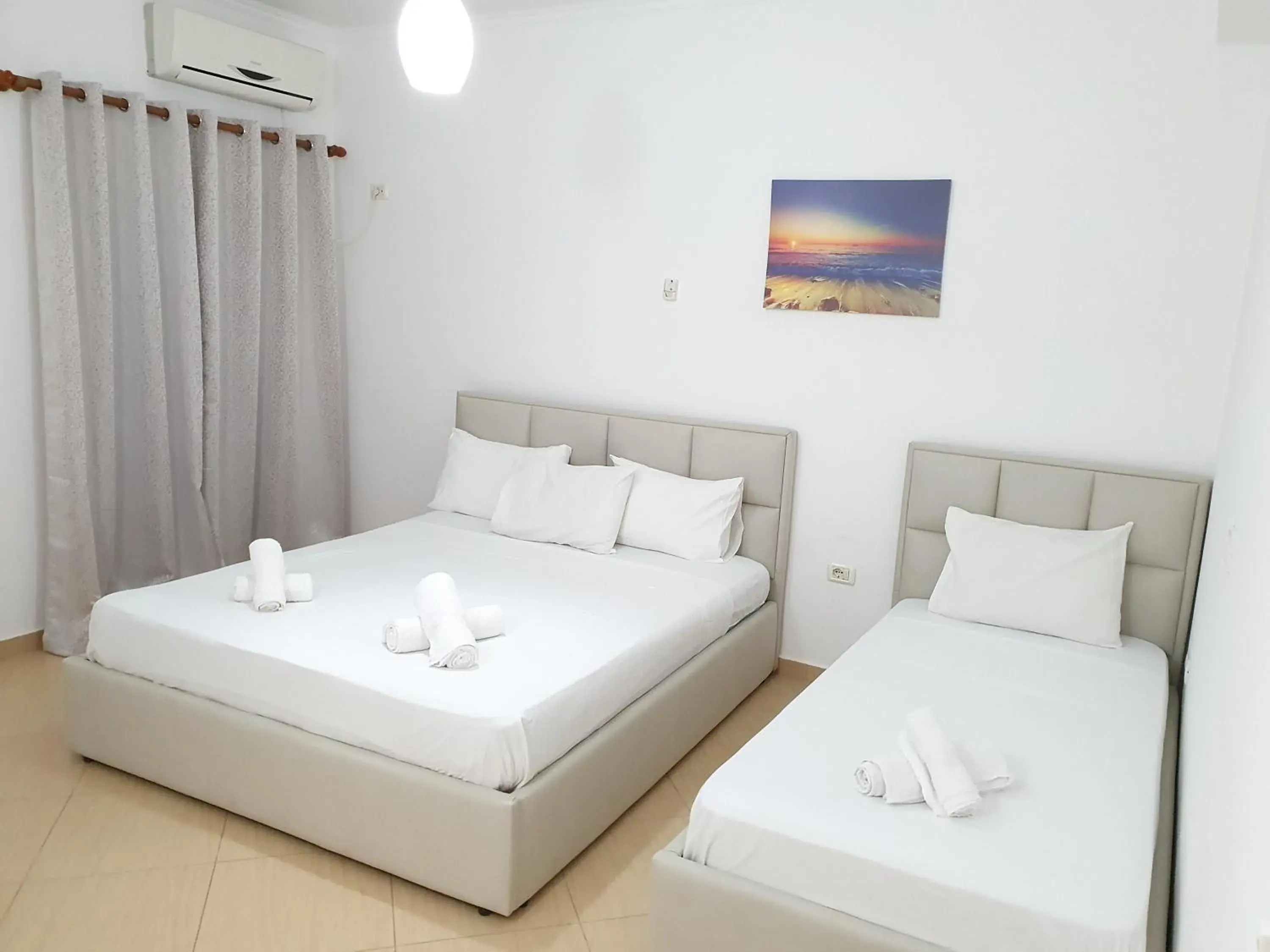 Triple Room with Sea View in Soare Triple Room with Sea View in Soare