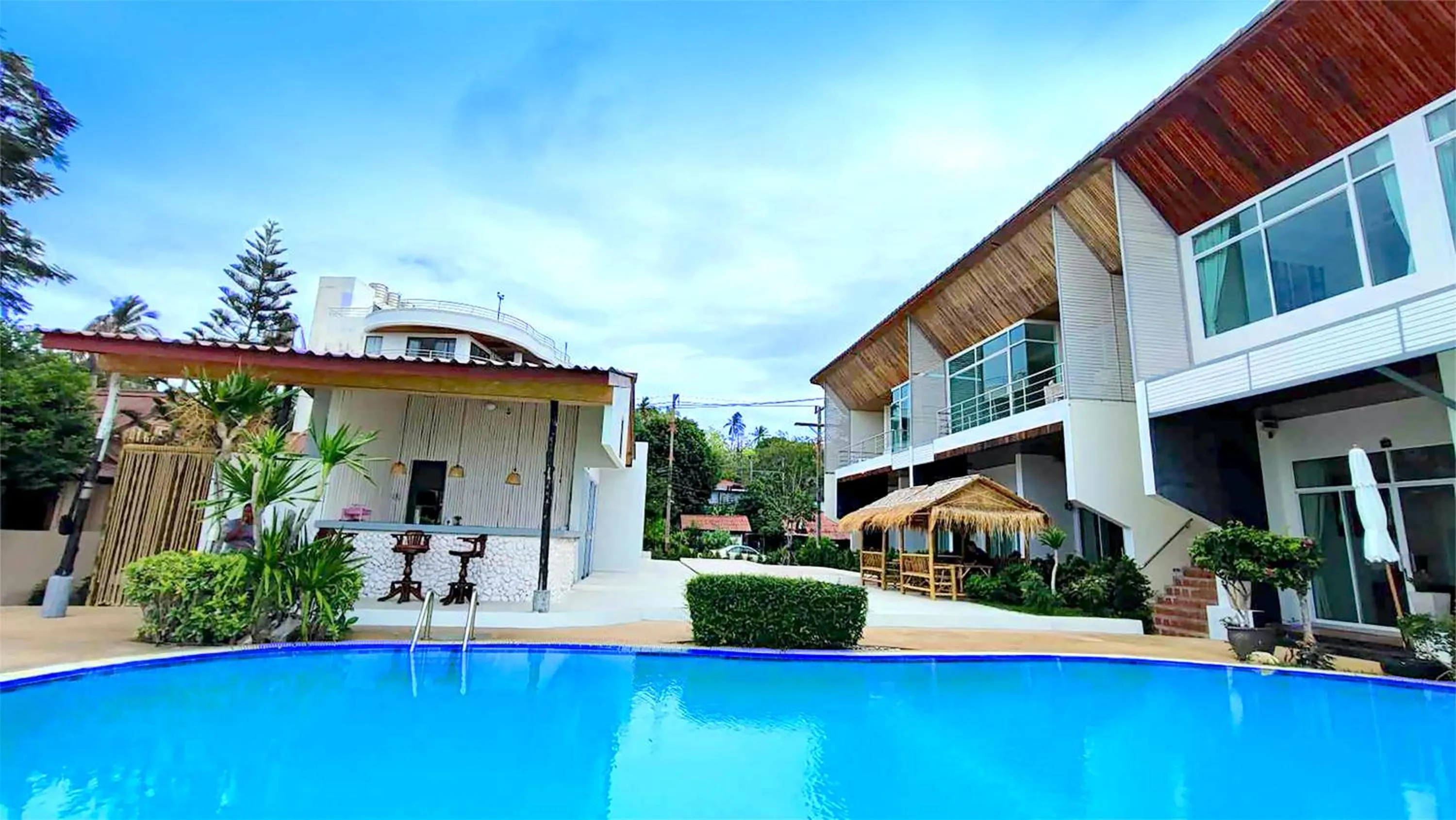 Swimming pool in Smile Samui Chaweng Beach Front Resort