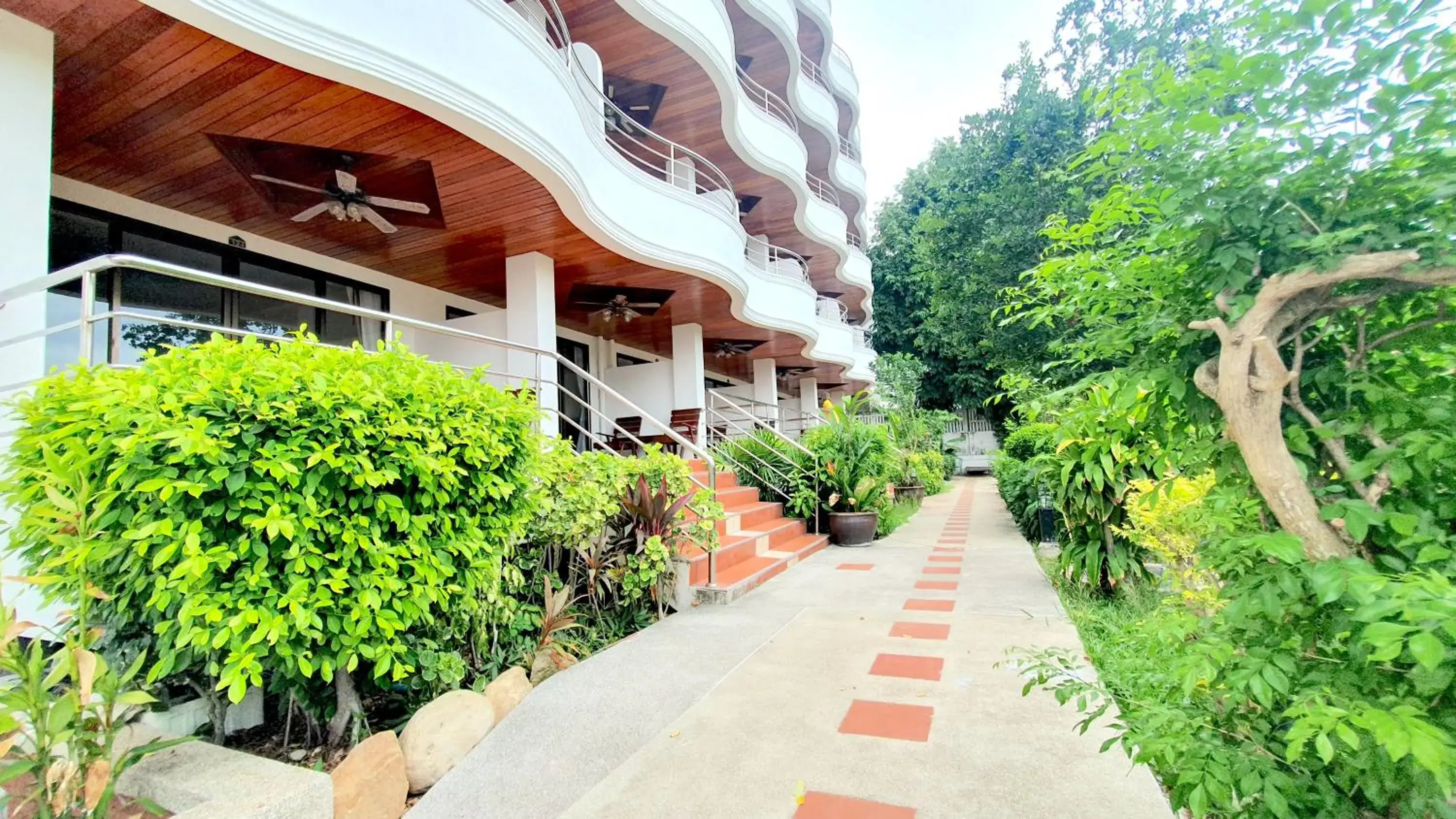 Property building in Smile Samui Chaweng Beach Front Resort Property building in Smile Samui Chaweng Beach Front Resort