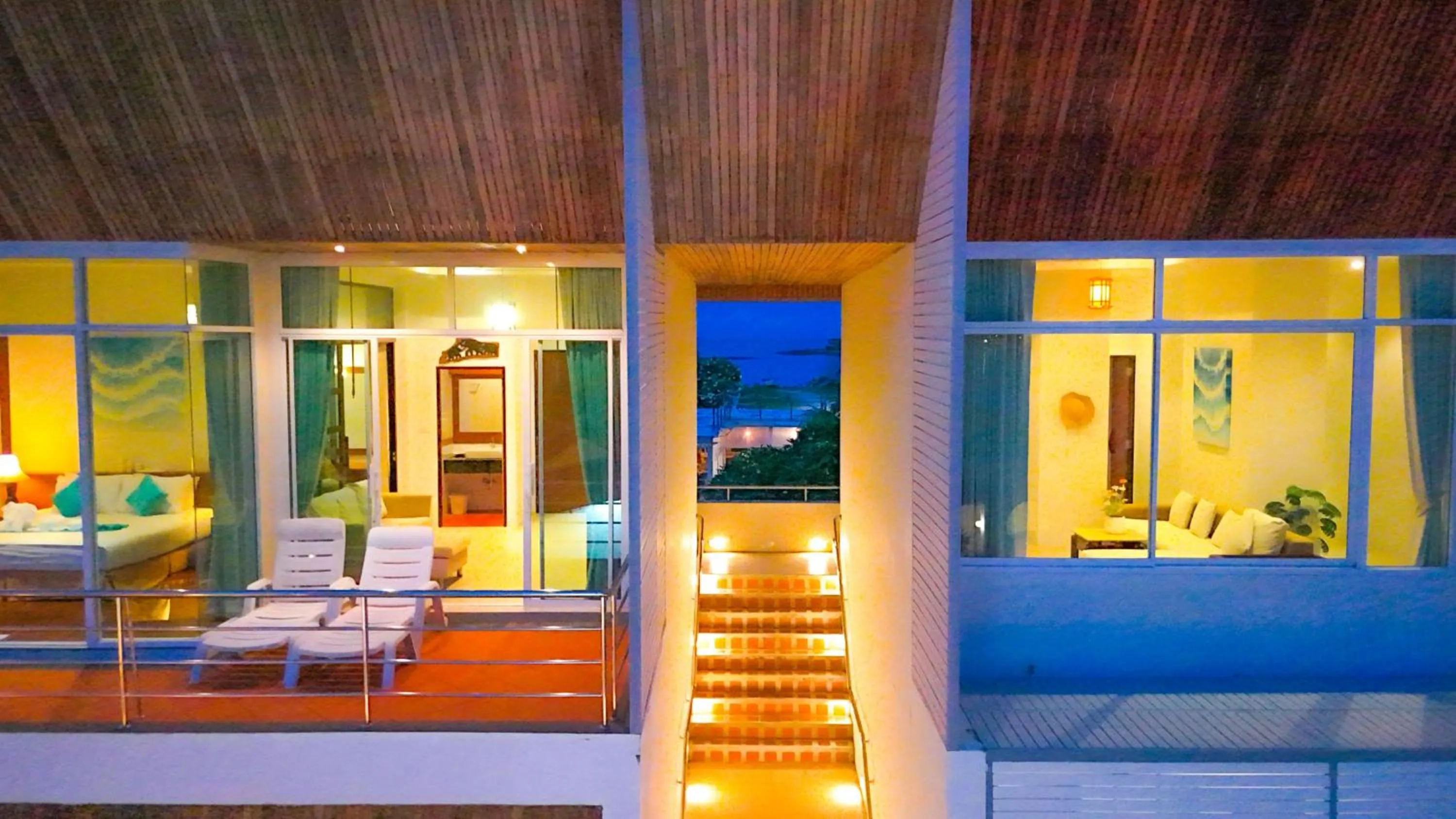 Photo of the whole room, Bed in Smile Samui Chaweng Beach Front Resort