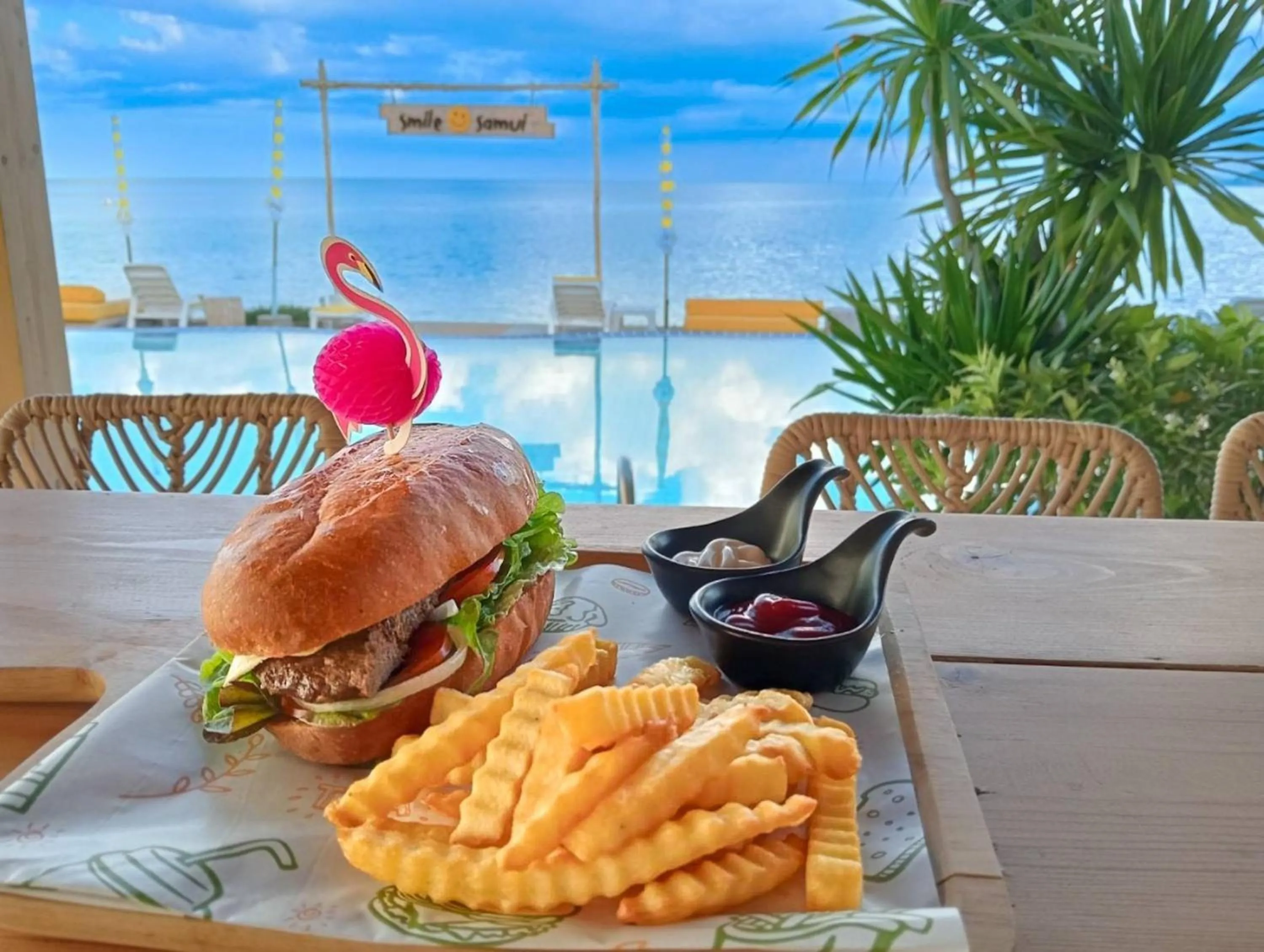 Food and drinks in Smile Samui Chaweng Beach Front Resort