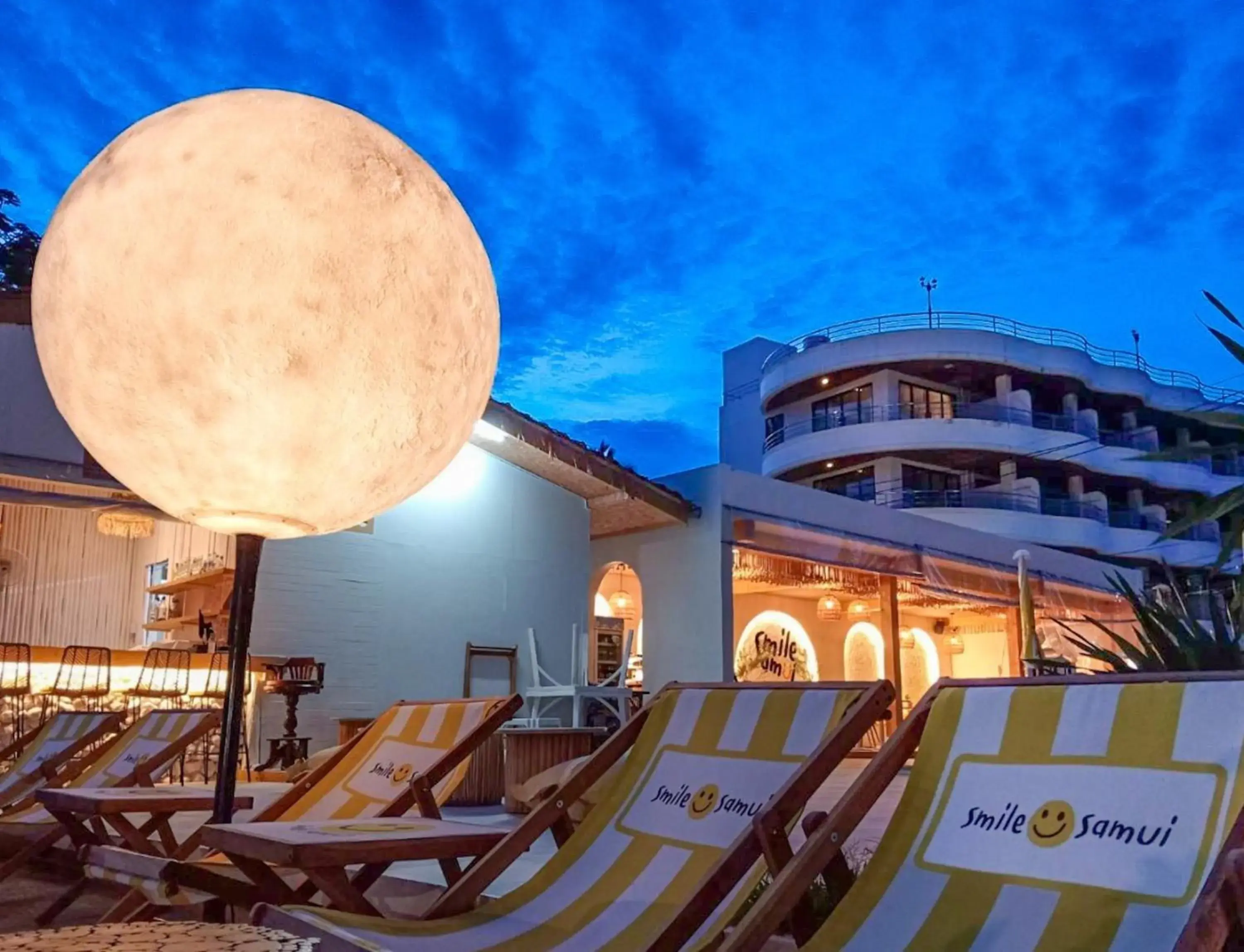 Property building in Smile Samui Chaweng Beach Front Resort Property building in Smile Samui Chaweng Beach Front Resort