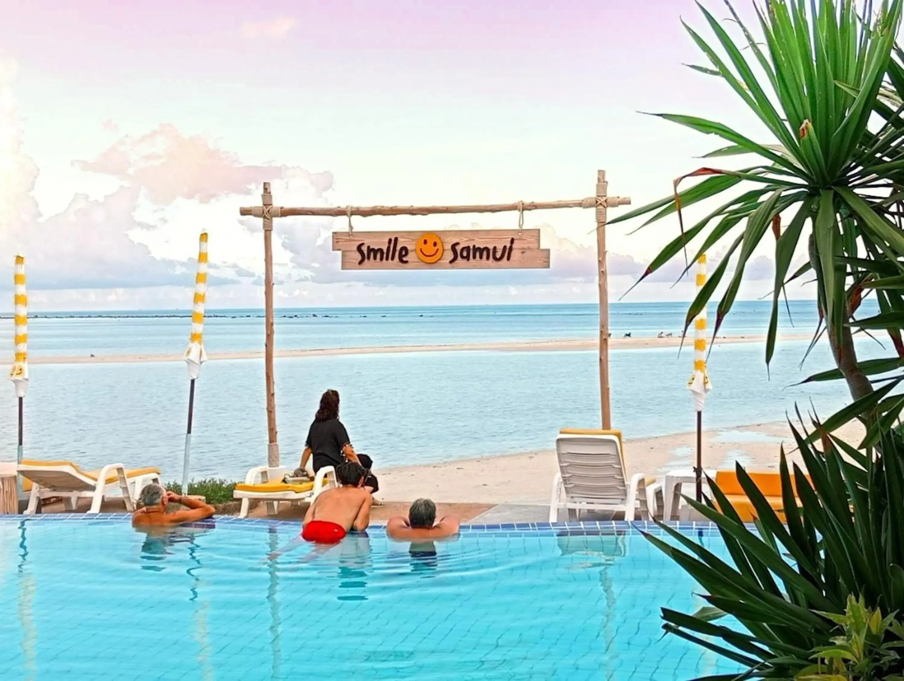 Swimming pool in Smile Samui Chaweng Beach Front Resort Swimming pool in Smile Samui Chaweng Beach Front Resort