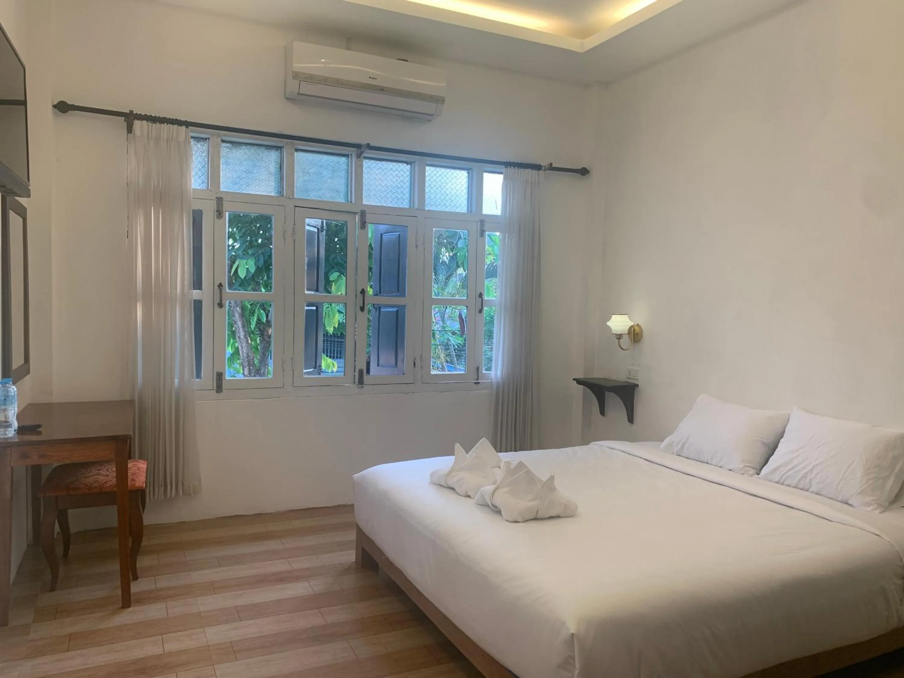 Photo of the whole room, Bed in La nuit de laos