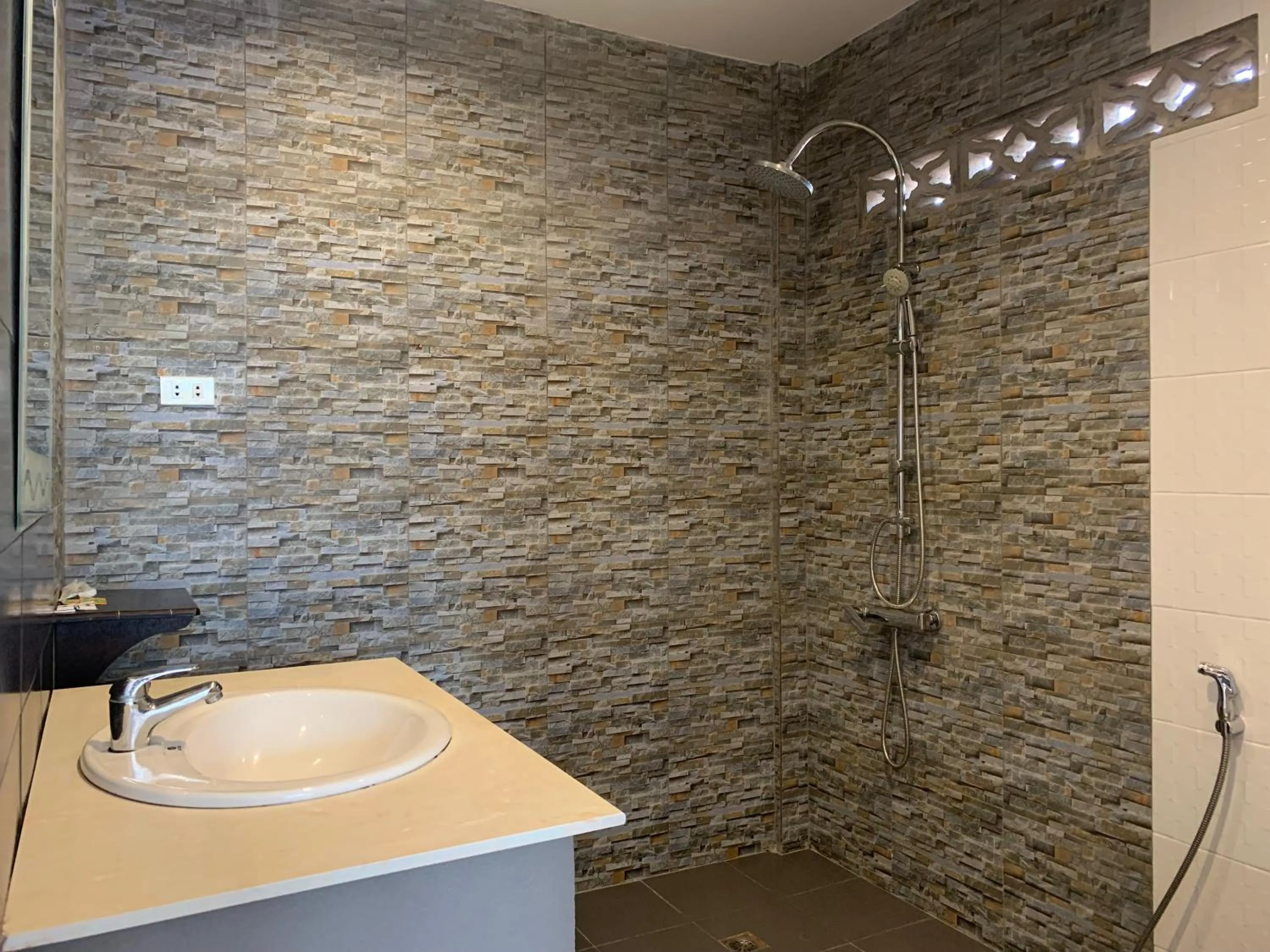 Bathroom in La nuit de laos