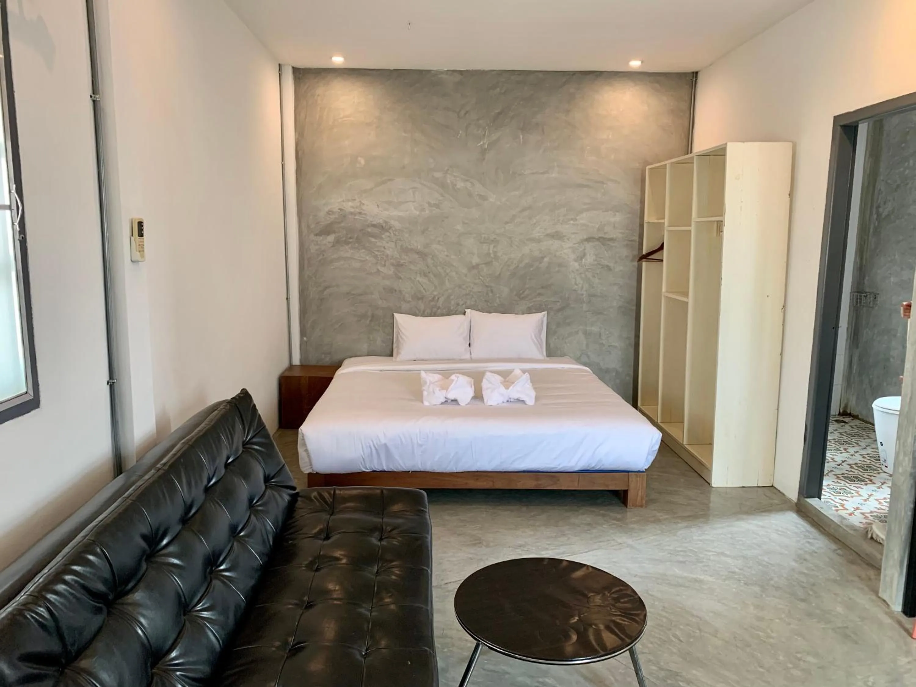 Photo of the whole room, Bed in La nuit de laos