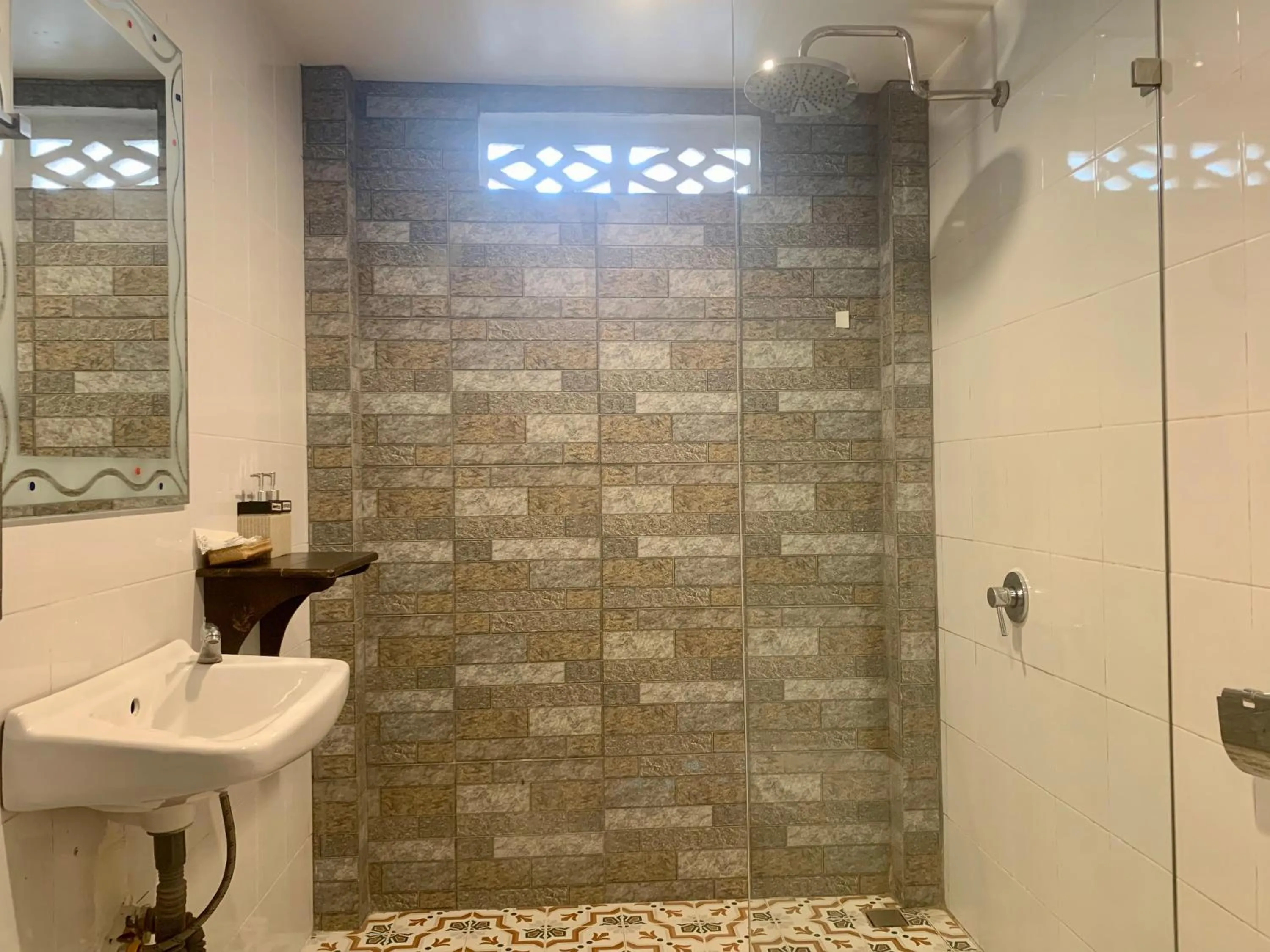 Bathroom in La nuit de laos