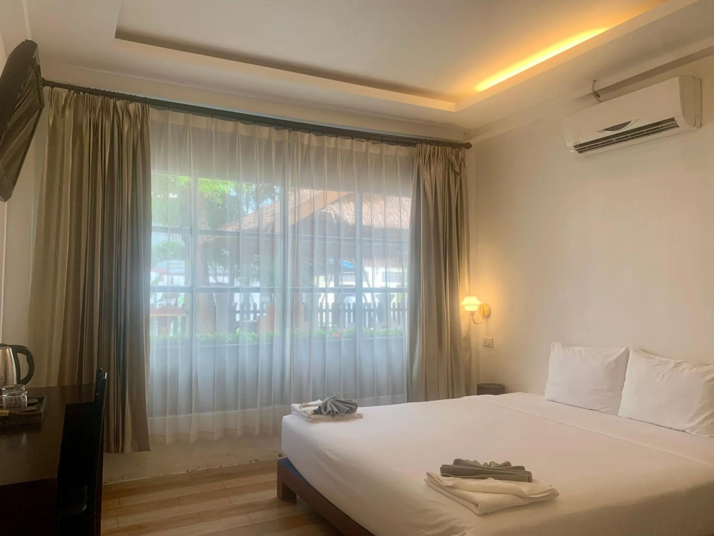 Bed in La nuit de laos