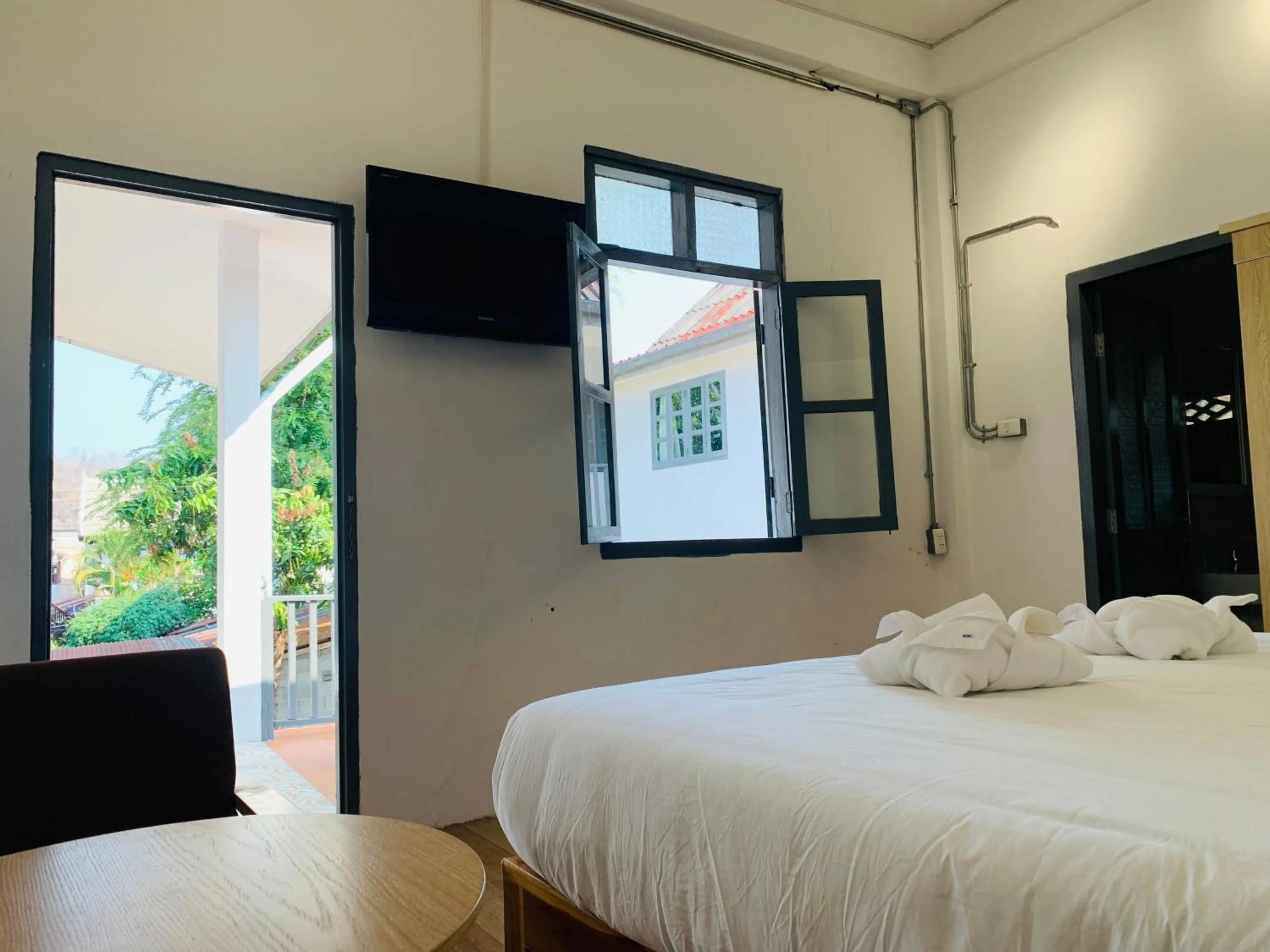 Bed in La nuit de laos