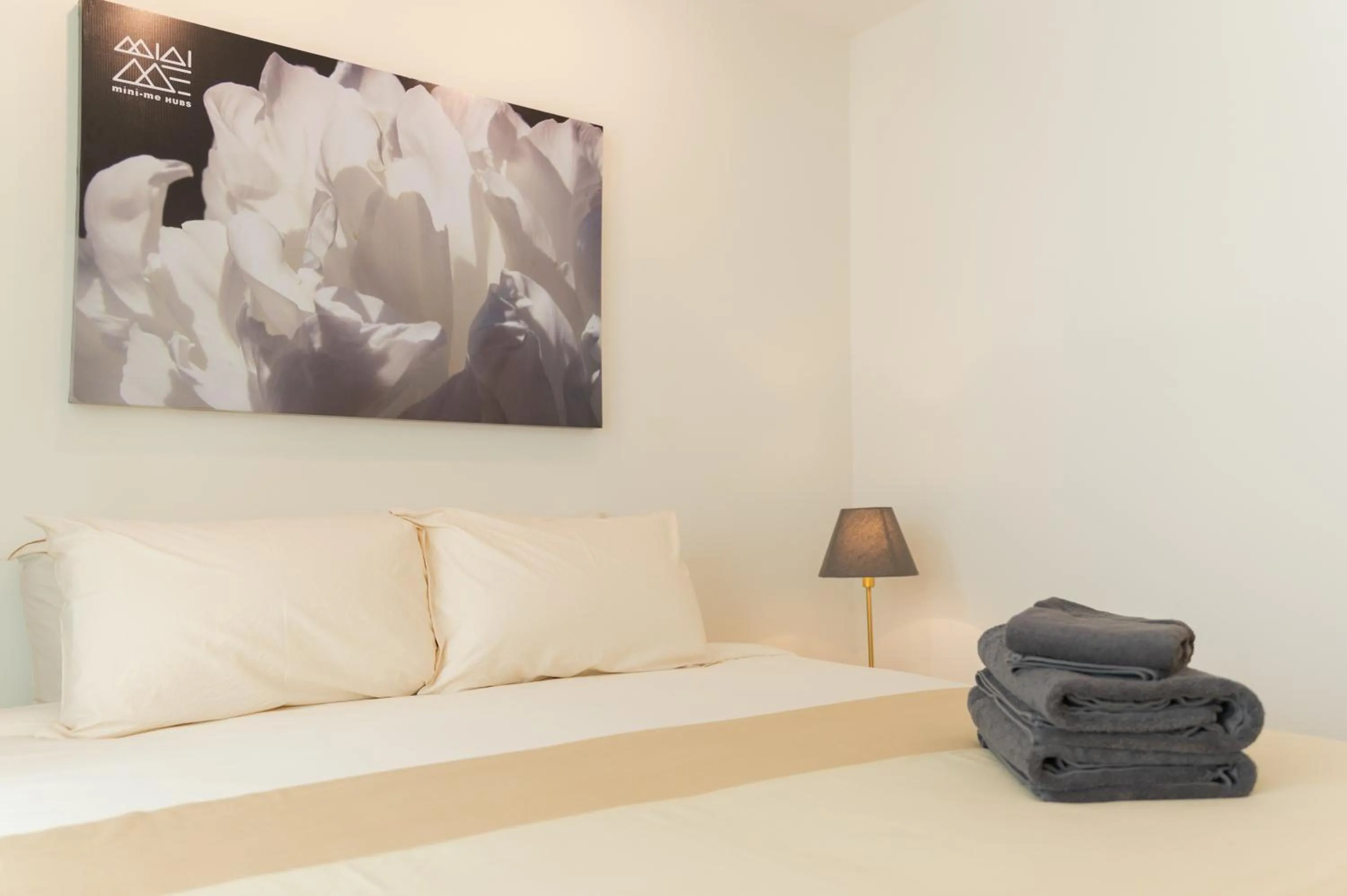 Bed in Mini-Me HUBS, Charm Suites & Pool in Old City