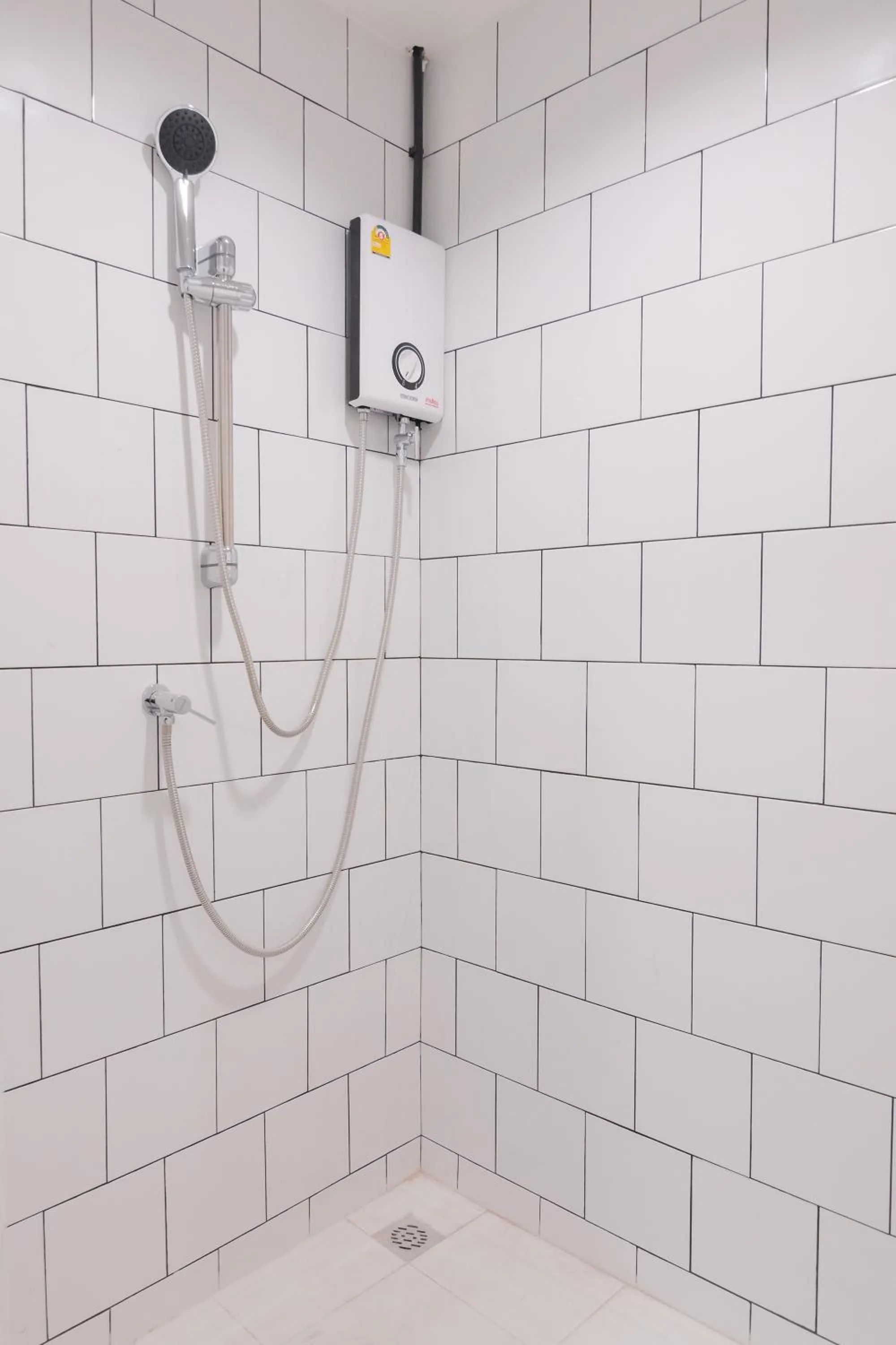 Shower in Mini-Me HUBS, Charm Suites & Pool in Old City