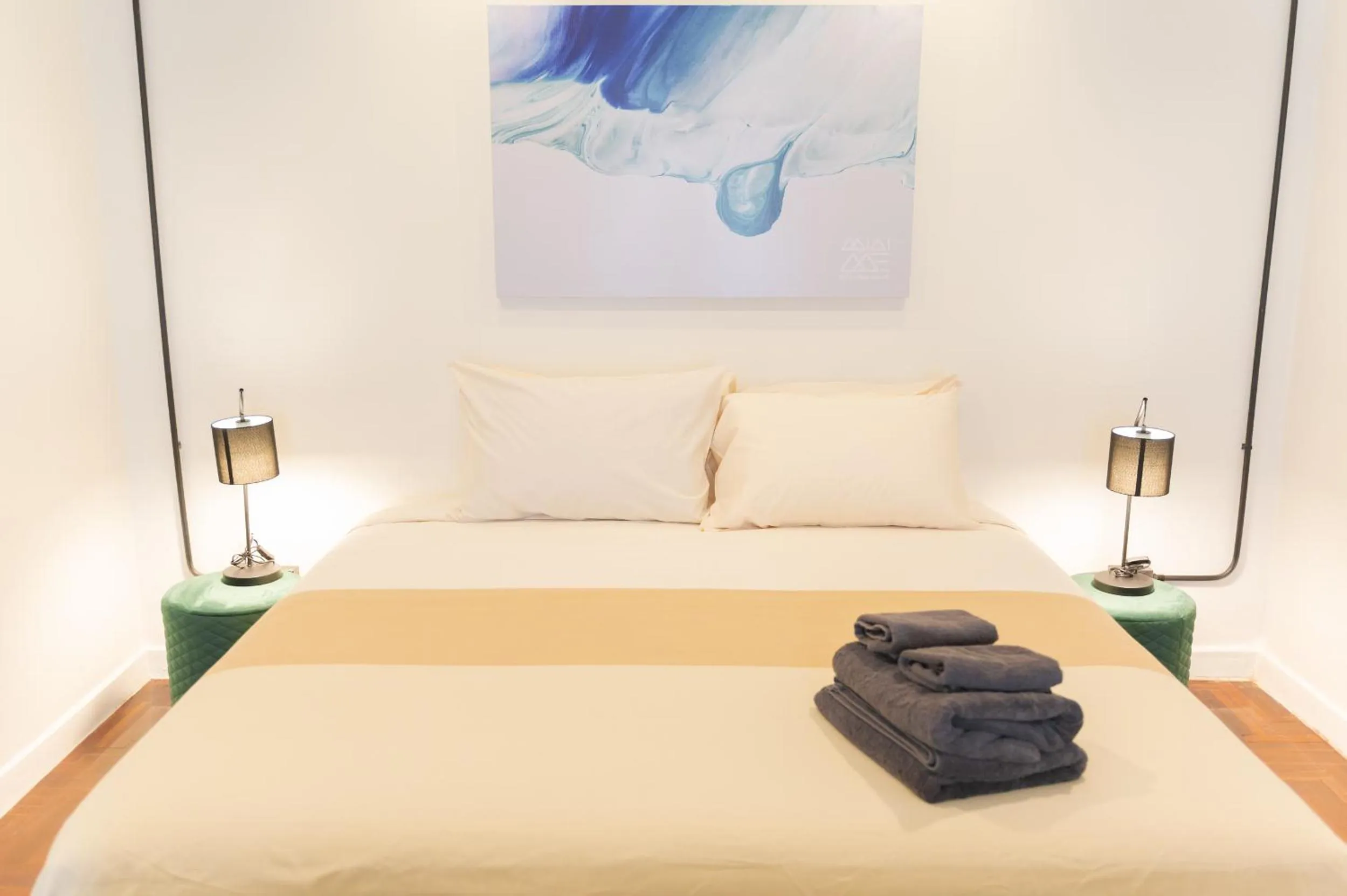 Bed in Mini-Me HUBS, Charm Suites & Pool in Old City