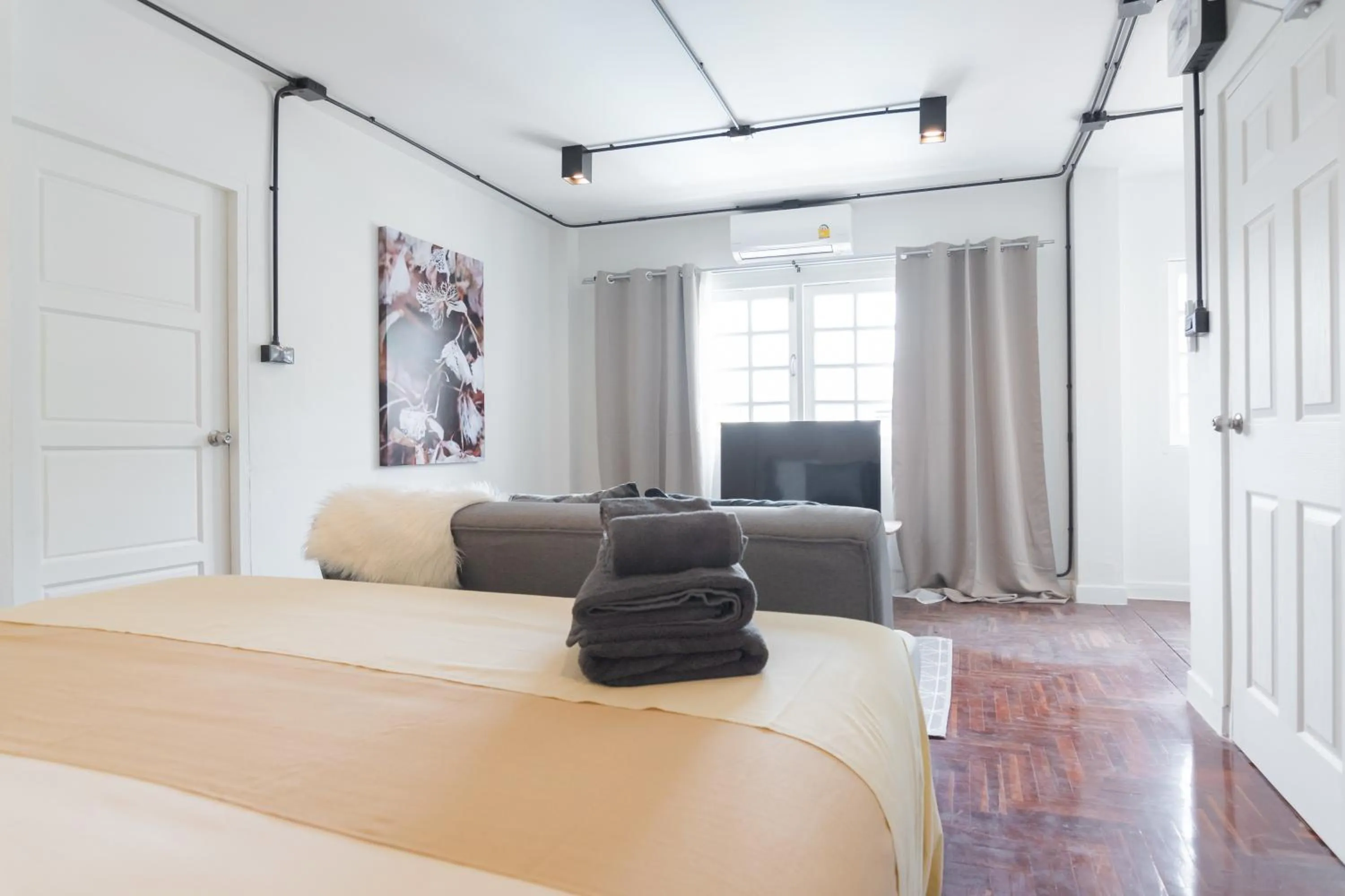 Bed in Mini-Me HUBS, Charm Suites & Pool in Old City