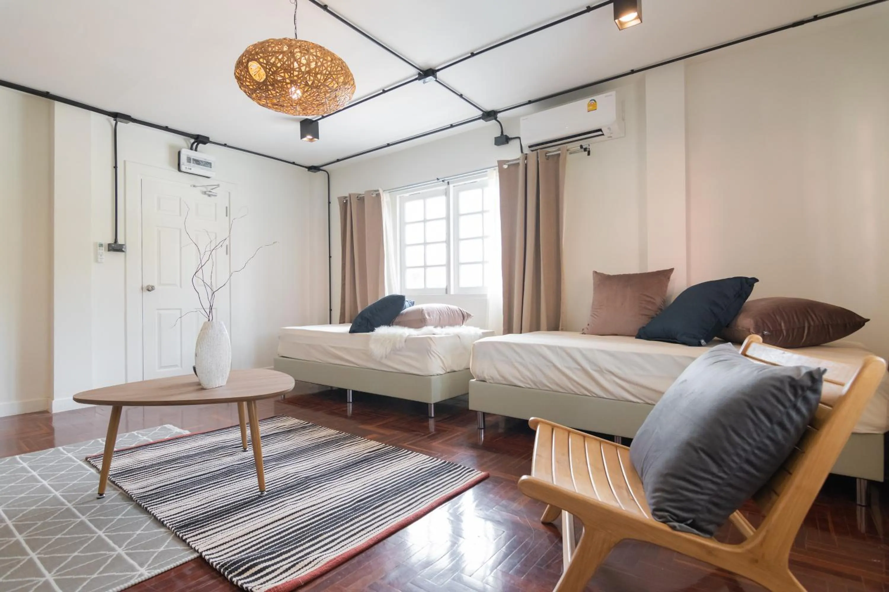 Living room, Bed in Mini-Me HUBS, Charm Suites & Pool in Old City