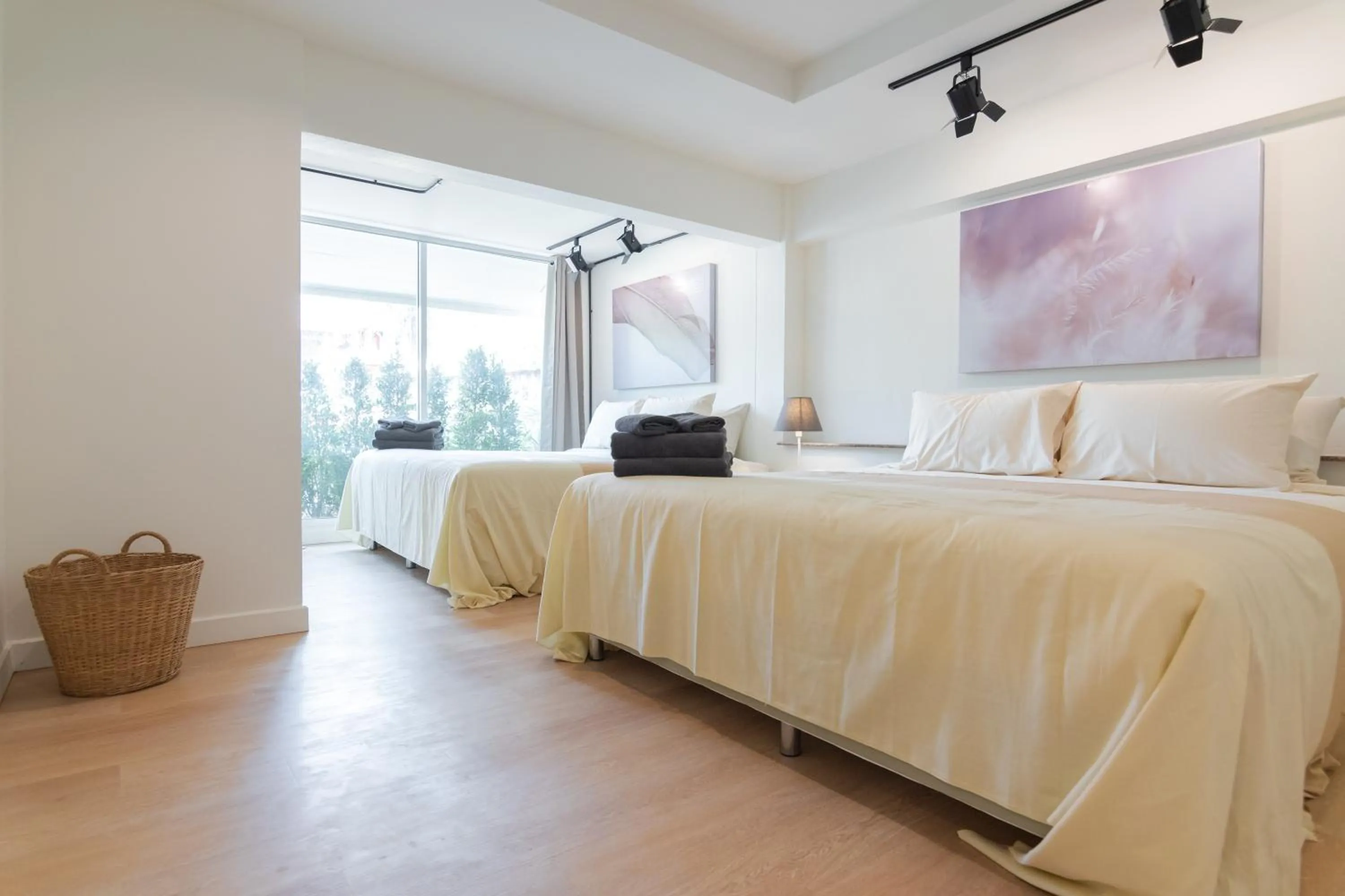 Bed in Mini-Me HUBS, Charm Suites & Pool in Old City