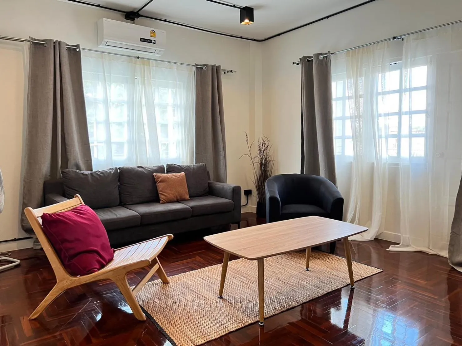 Living room in Mini-Me HUBS, Charm Suites & Pool in Old City