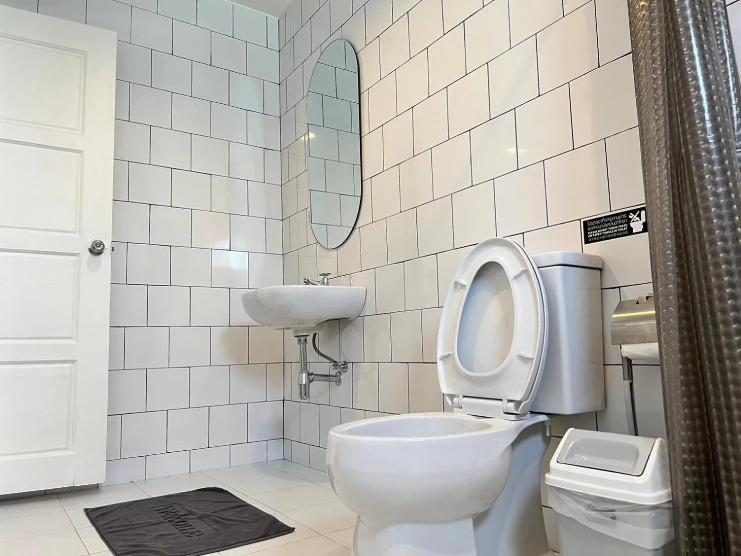 Bathroom in Mini-Me HUBS, Charm Suites & Pool in Old City