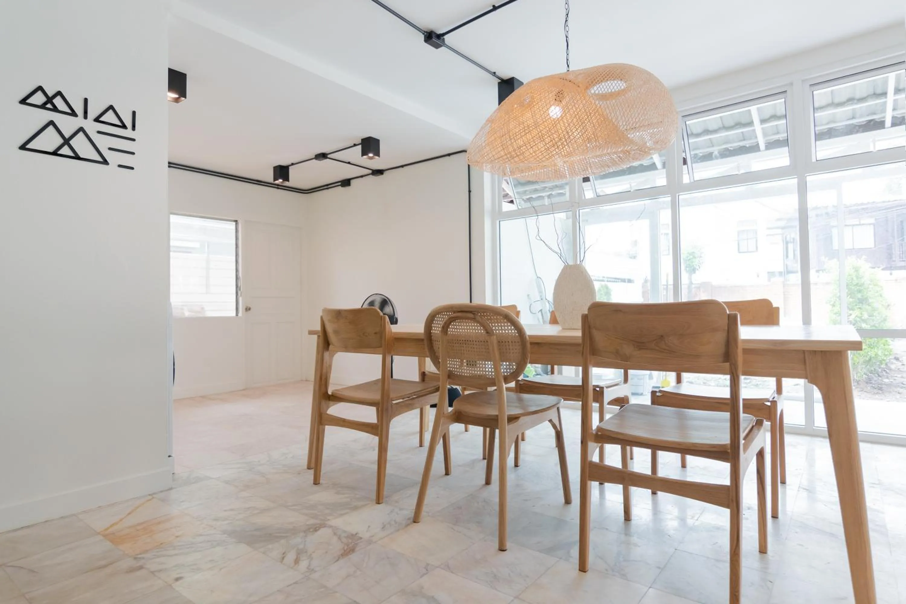 Kitchen or kitchenette in Mini-Me HUBS, Charm Suites & Pool in Old City