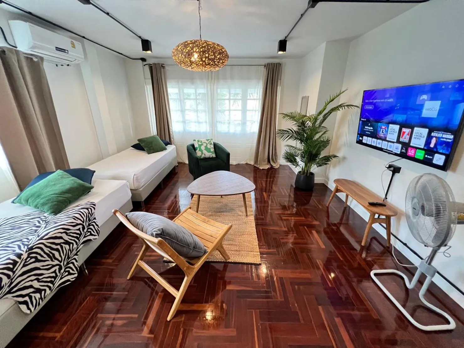 Family in Mini-Me HUBS, Charm Suites & Pool in Old City