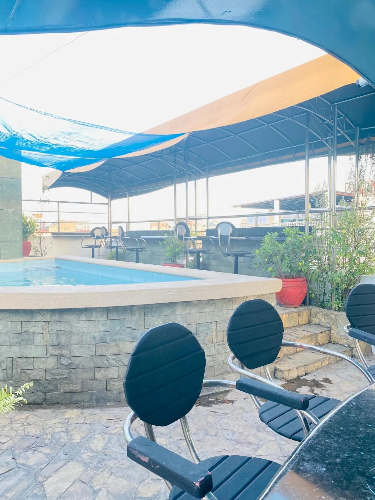 Swimming pool in Fields Palace Hotel