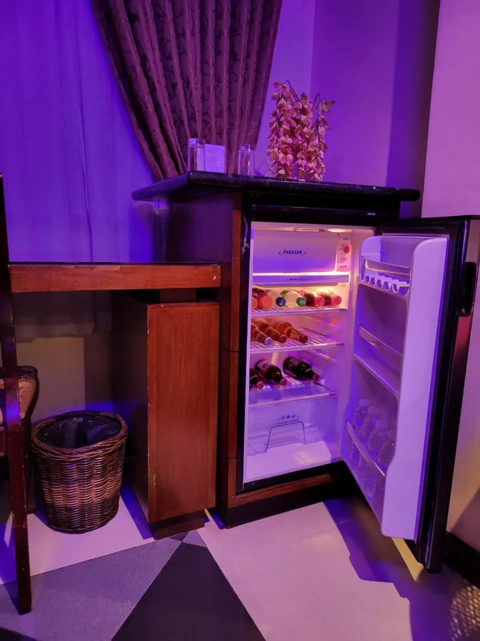 minibar in Fields Palace Hotel