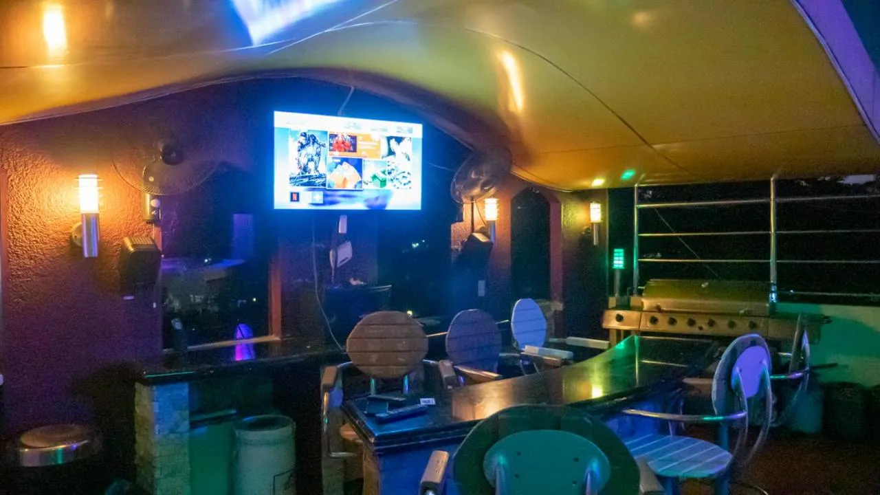 Evening entertainment in Fields Palace Hotel