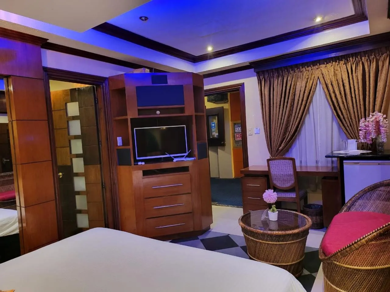 TV and multimedia in Fields Palace Hotel