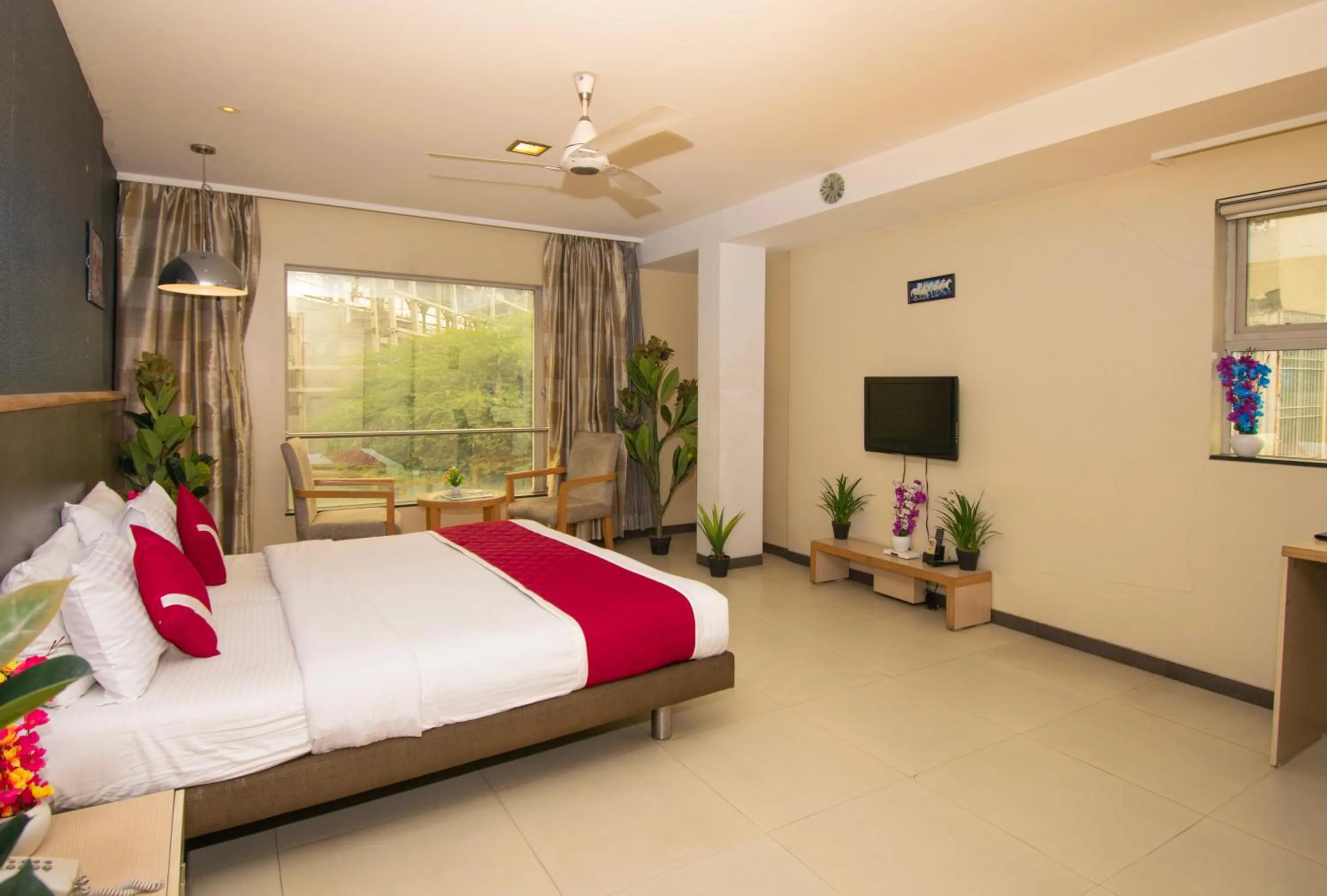 Photo of the whole room, Bed in Octave Koregaon Park