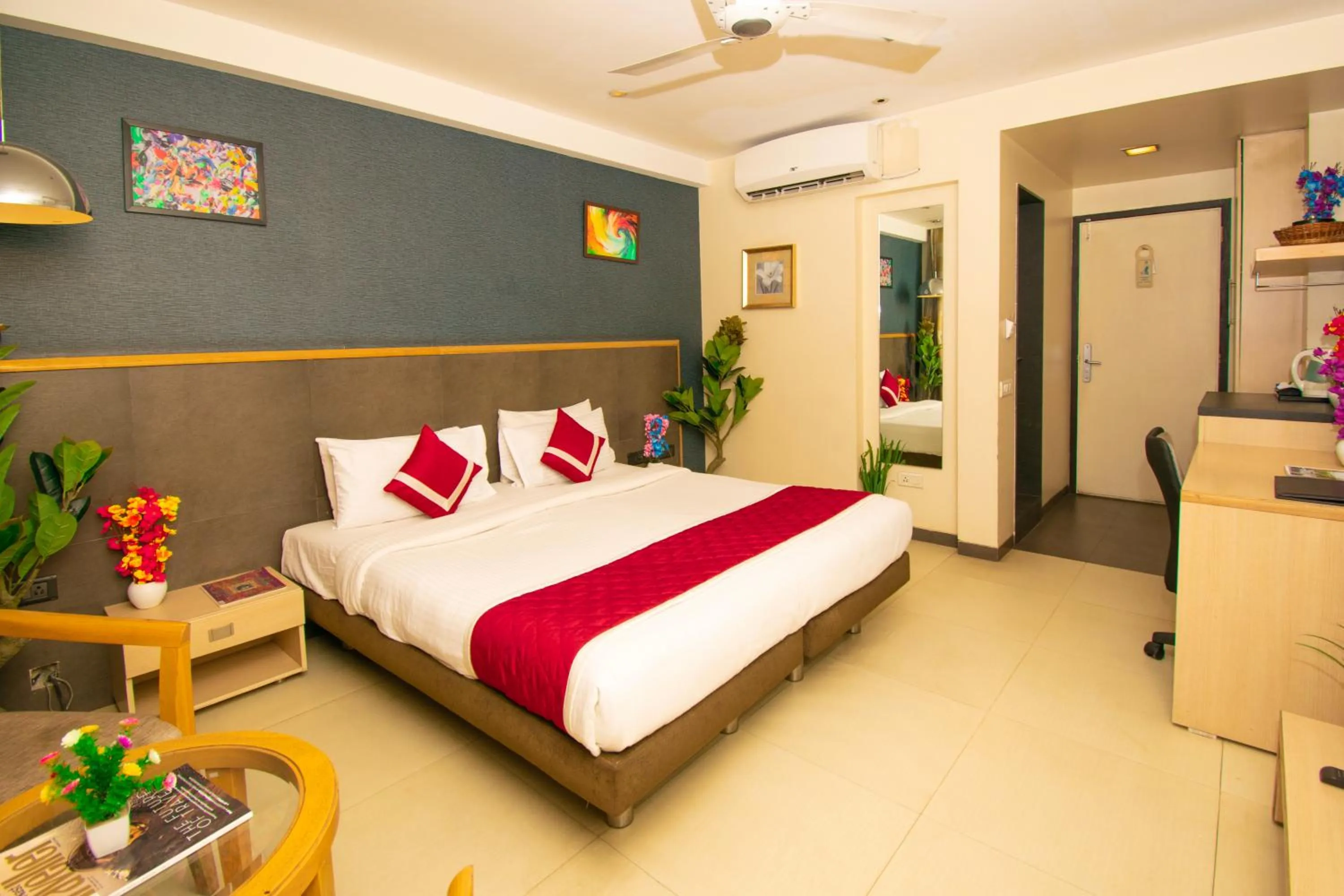 Photo of the whole room, Bed in Octave Koregaon Park
