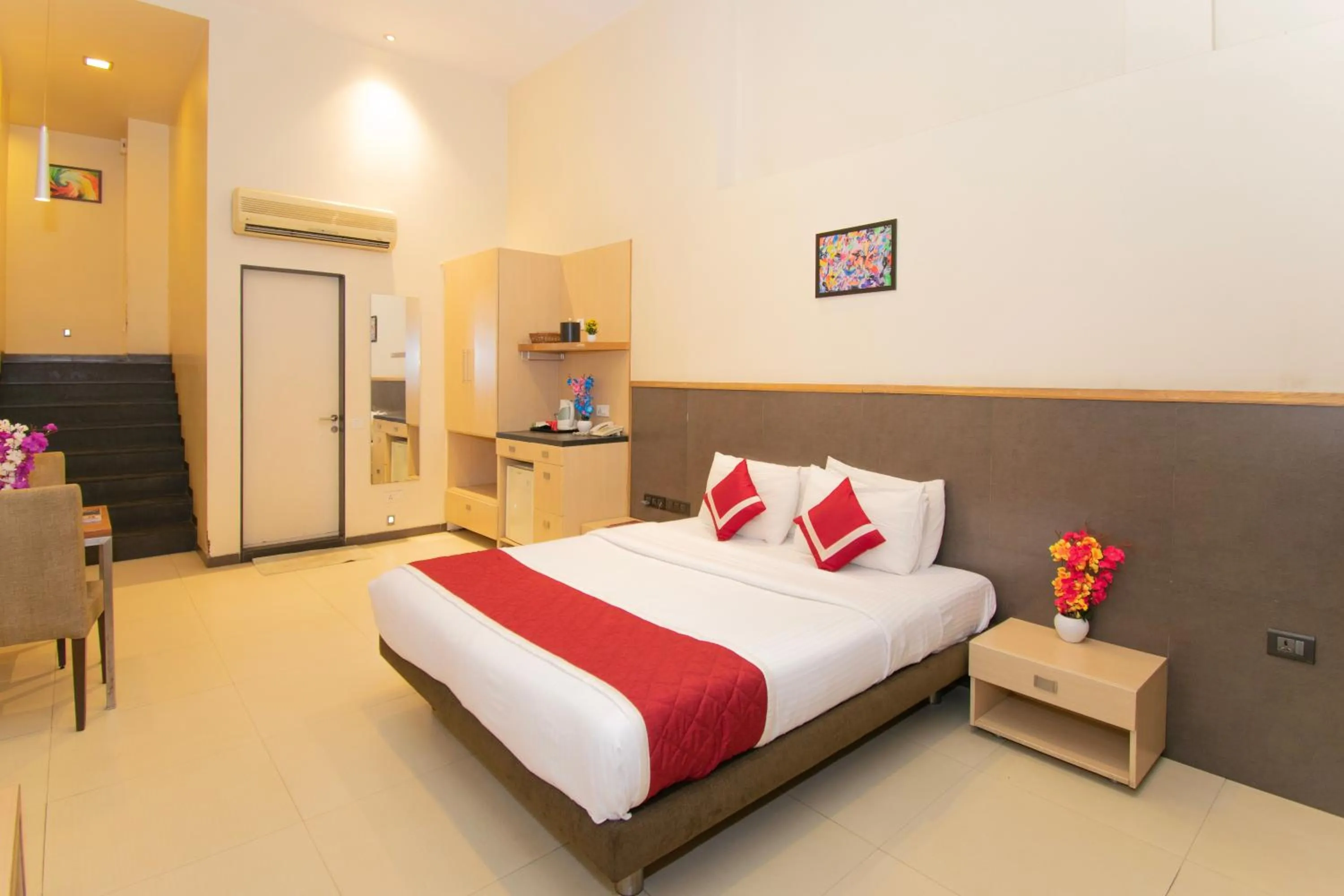 Photo of the whole room, Bed in Octave Koregaon Park
