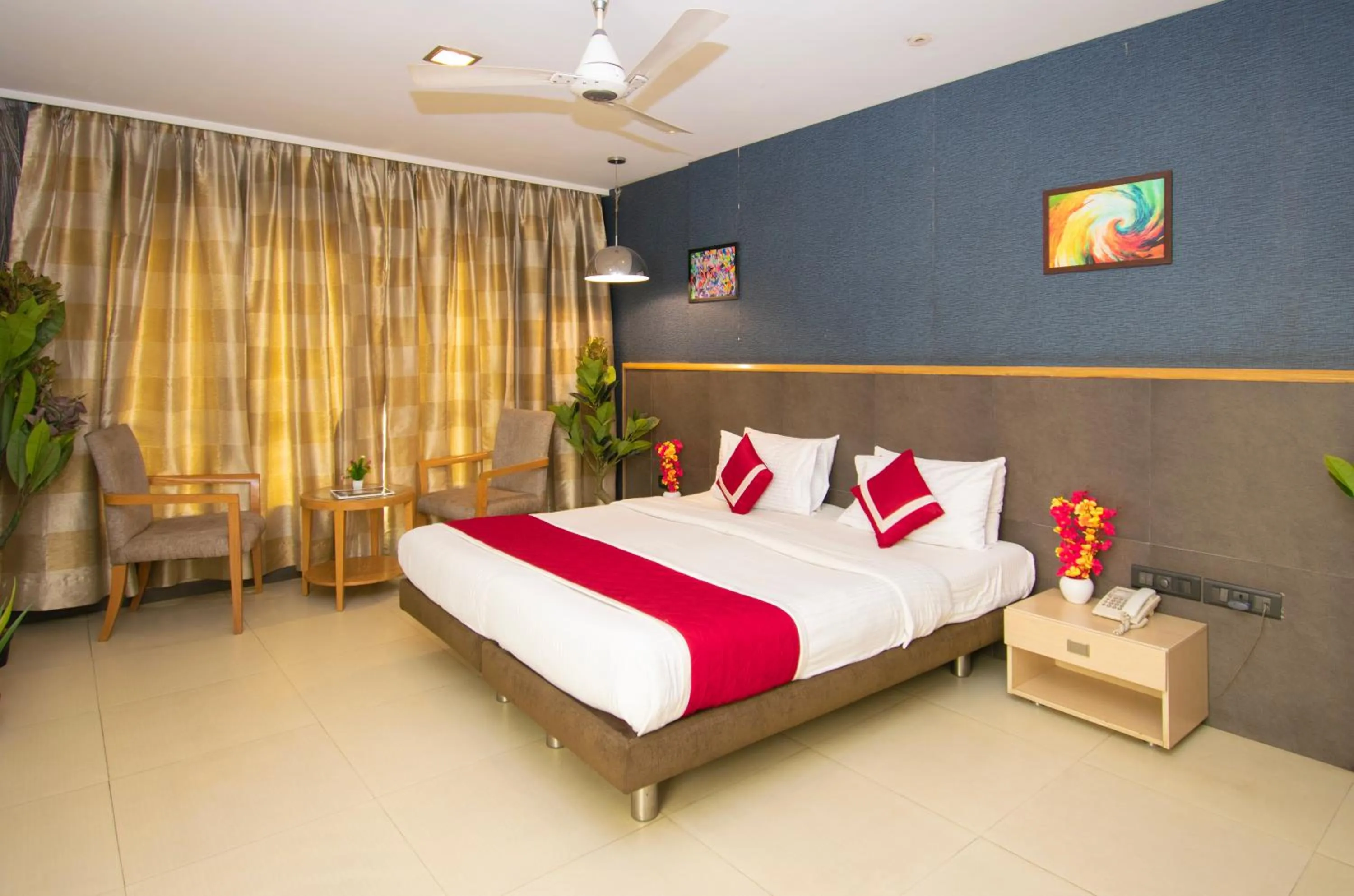 Photo of the whole room, Bed in Octave Koregaon Park