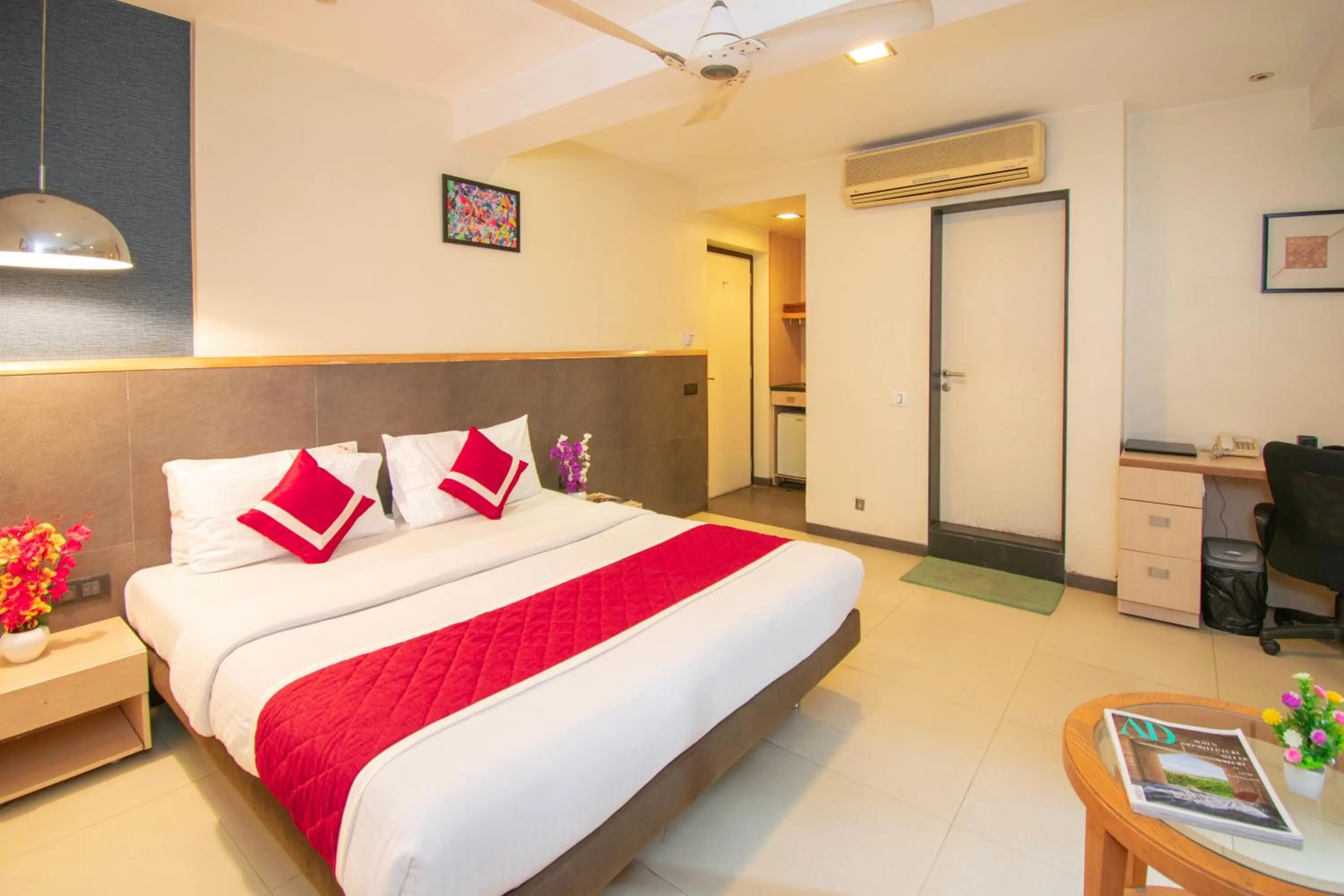 Photo of the whole room, Bed in Octave Koregaon Park