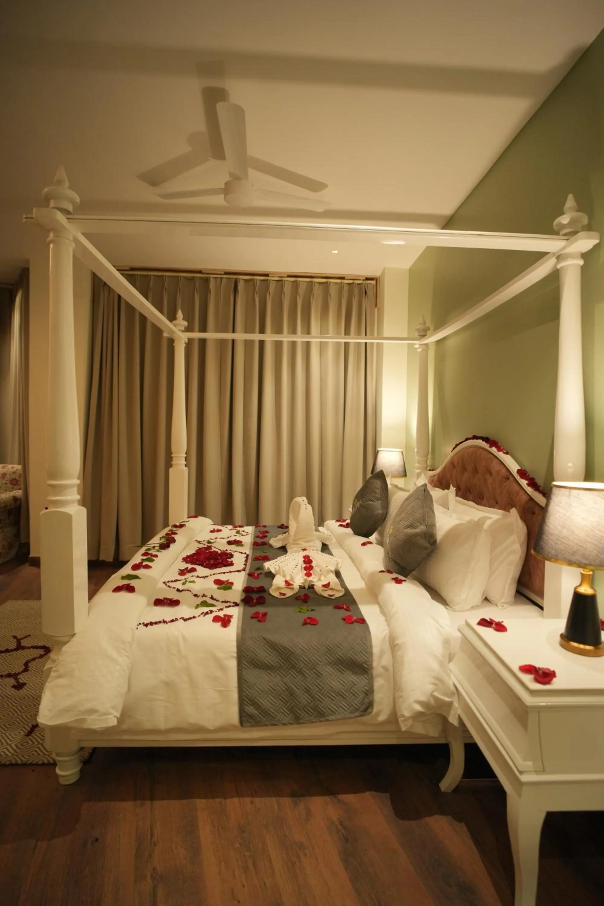 Bedroom, Bed in Oakhill Resorts