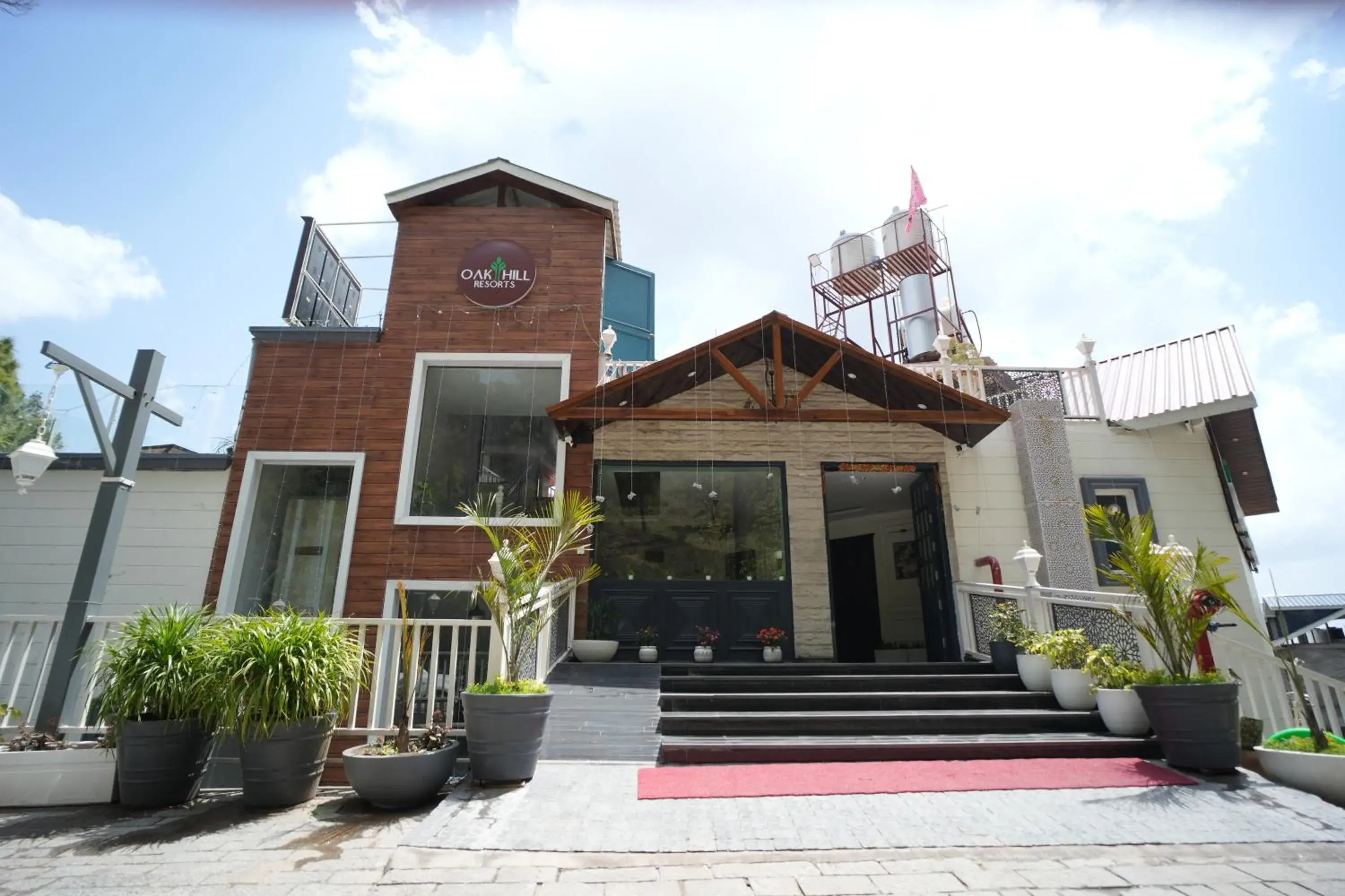 Facade/entrance in Oakhill Resorts Facade/entrance in Oakhill Resorts